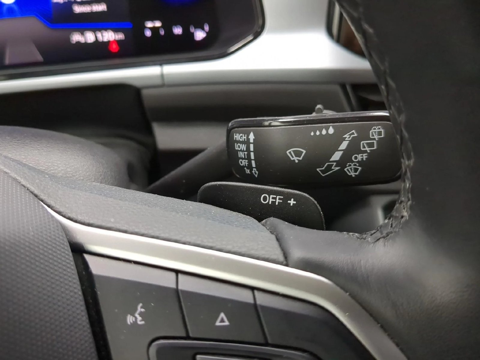 
								Volkswagen T-Roc Life 1.5 TSI 150CV BVA7 E6d full									