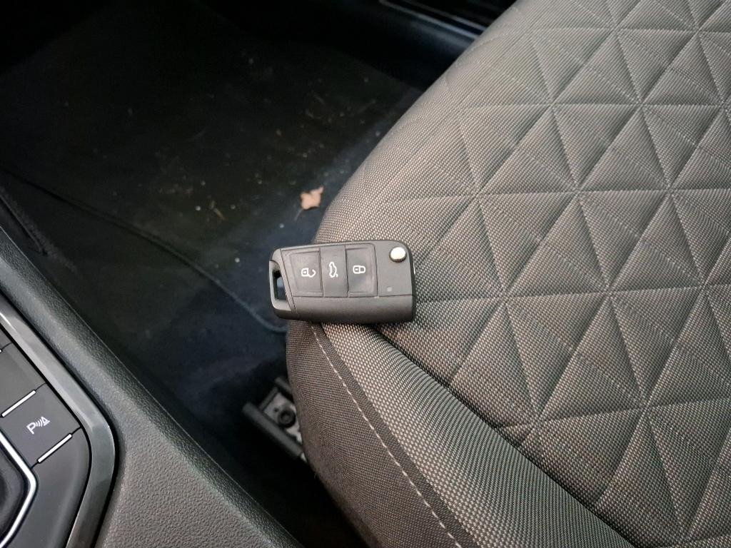 
								VOLKSWAGEN Tiguan 2.0 TDI 150 DSG7 Life Business full									