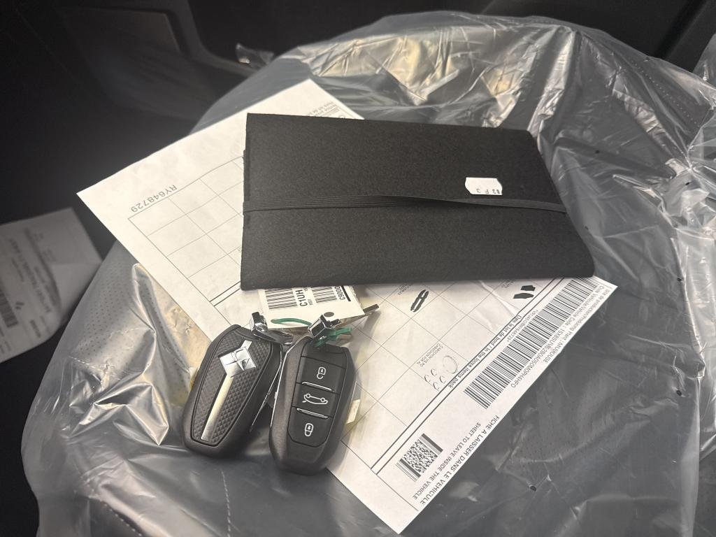 
								DS DS 7 SUV PLUG-IN AWD 300 ÉTOILE full									