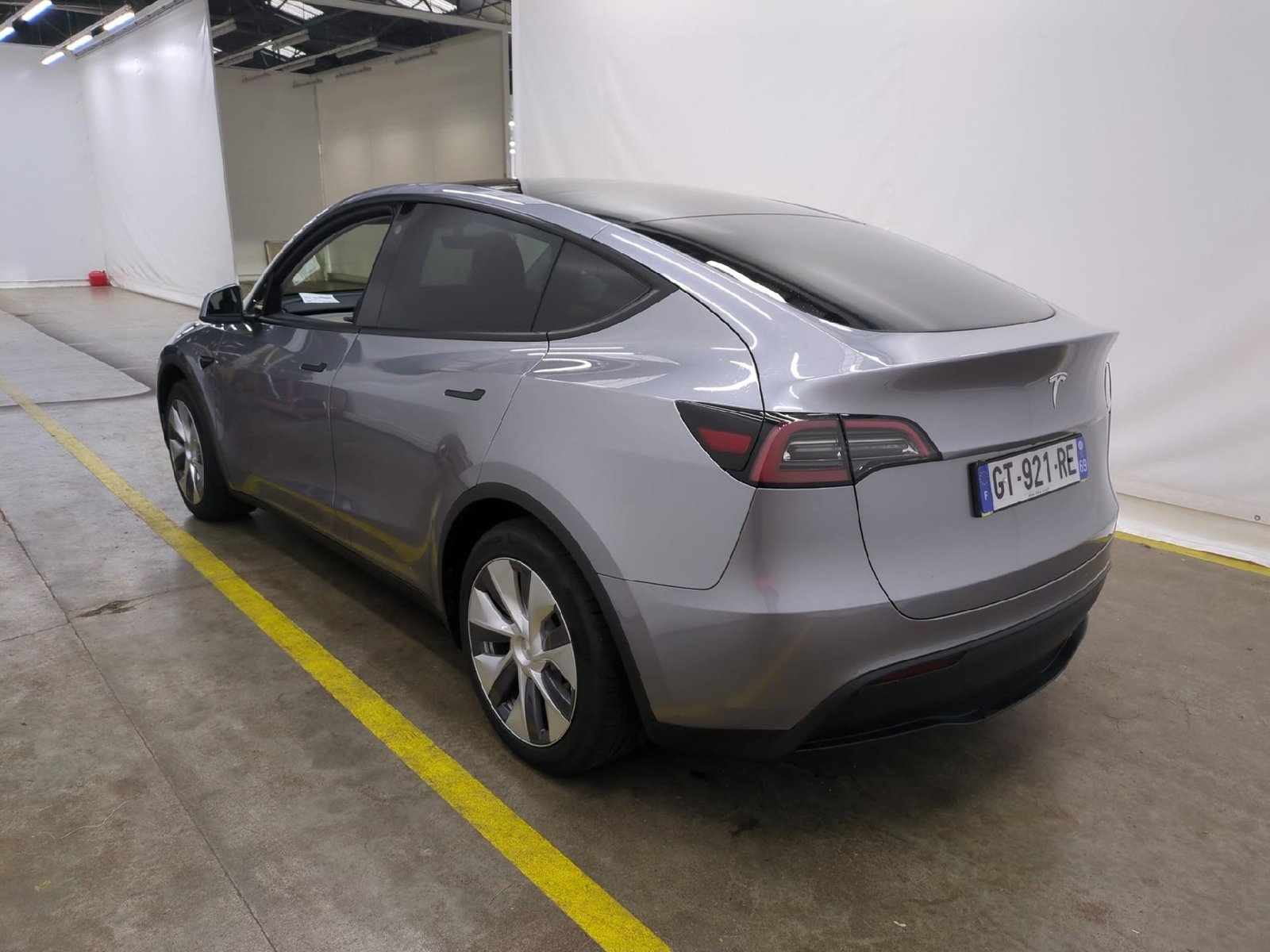 
								Tesla Model Y RWD 2024 full									