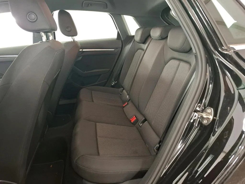 
								AUDI A3 Sportback 40 TFSI e 204 S Tronic Business Line full									