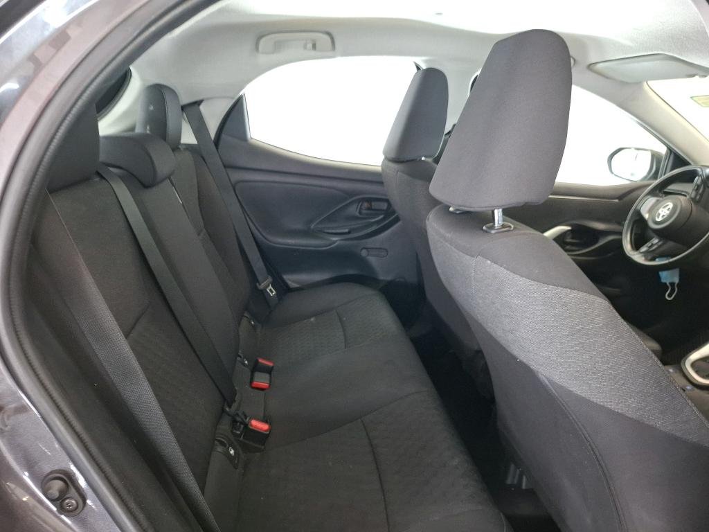 
								TOYOTA Yaris Hybride 116h France Business Stage Acad full									