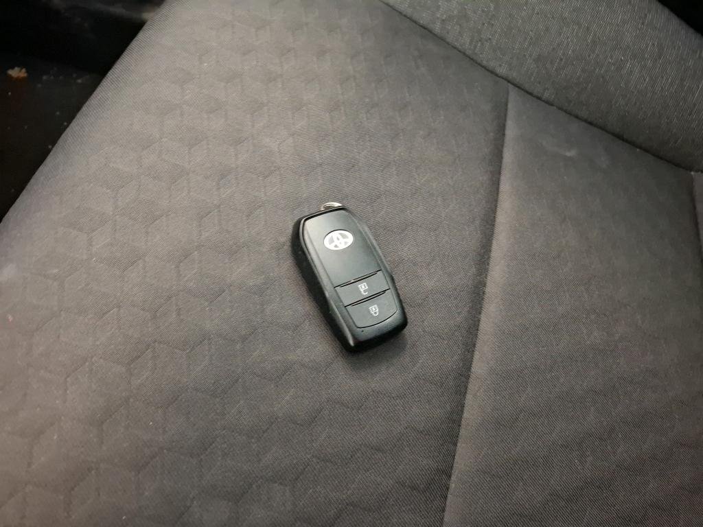 
								TOYOTA Yaris Hybride 116h France Business Stage Acad full									