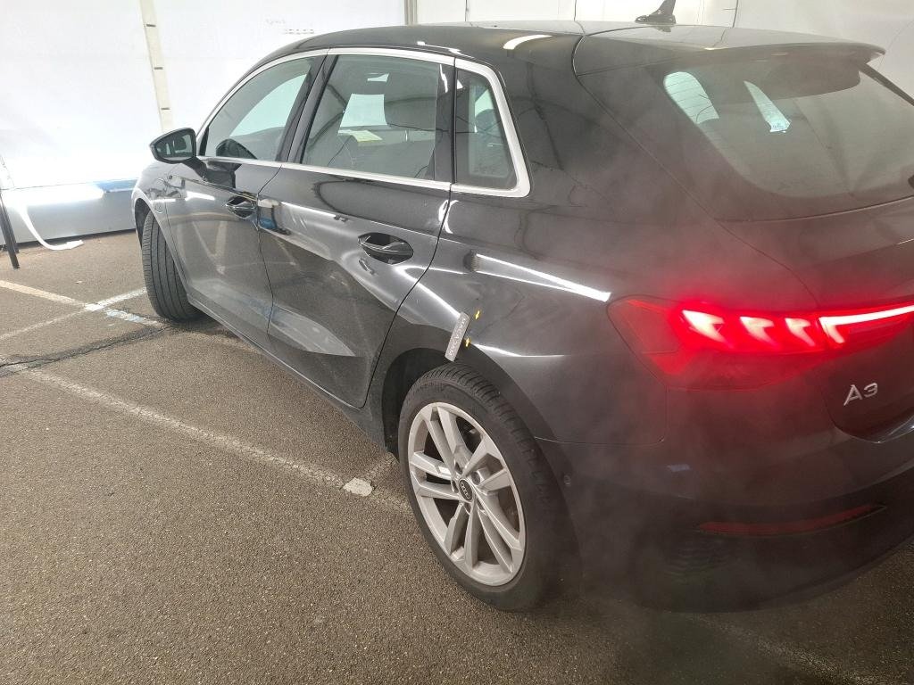 
								AUDI A3 Sportback 40 TFSI e 204 S Tronic Business Line full									