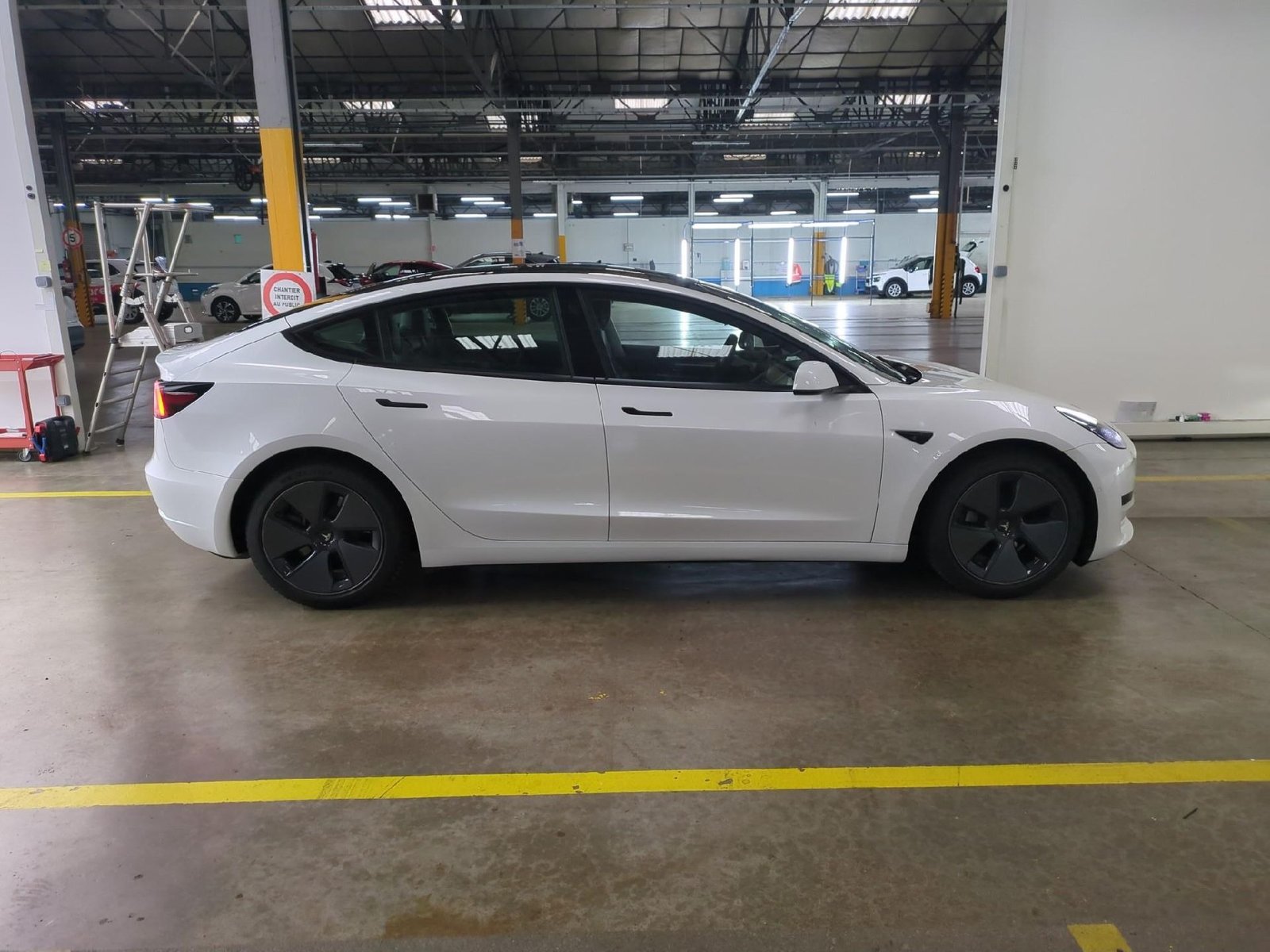 
								TESLA Model 3 Autonomie Standard Plus RWD full									