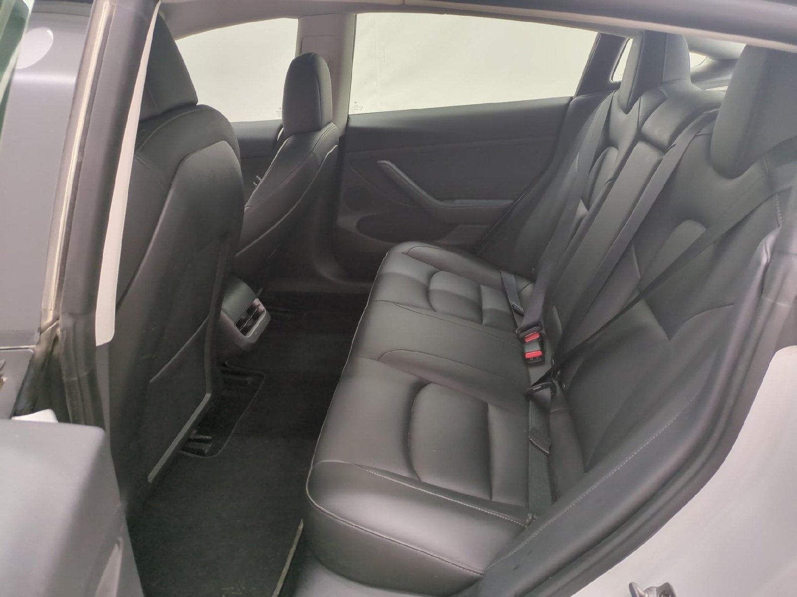 
								TESLA Model 3 Autonomie Standard Plus RWD full									