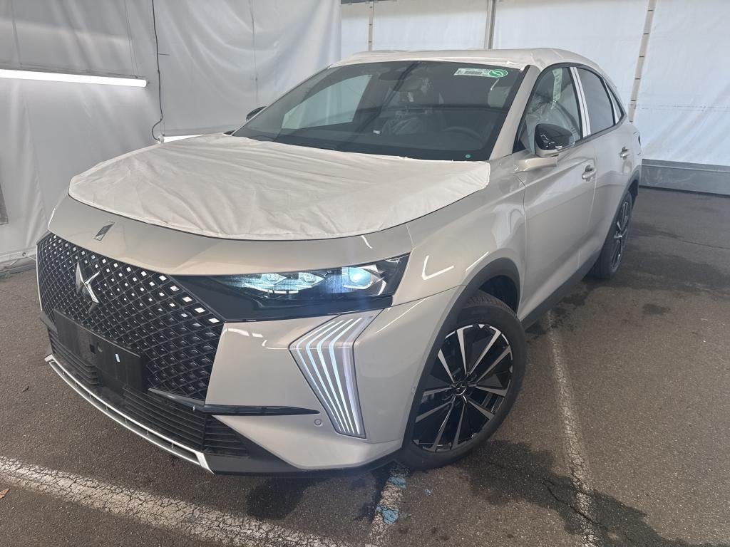 
								DS DS 7 SUV PLUG-IN AWD 300 ÉTOILE full									