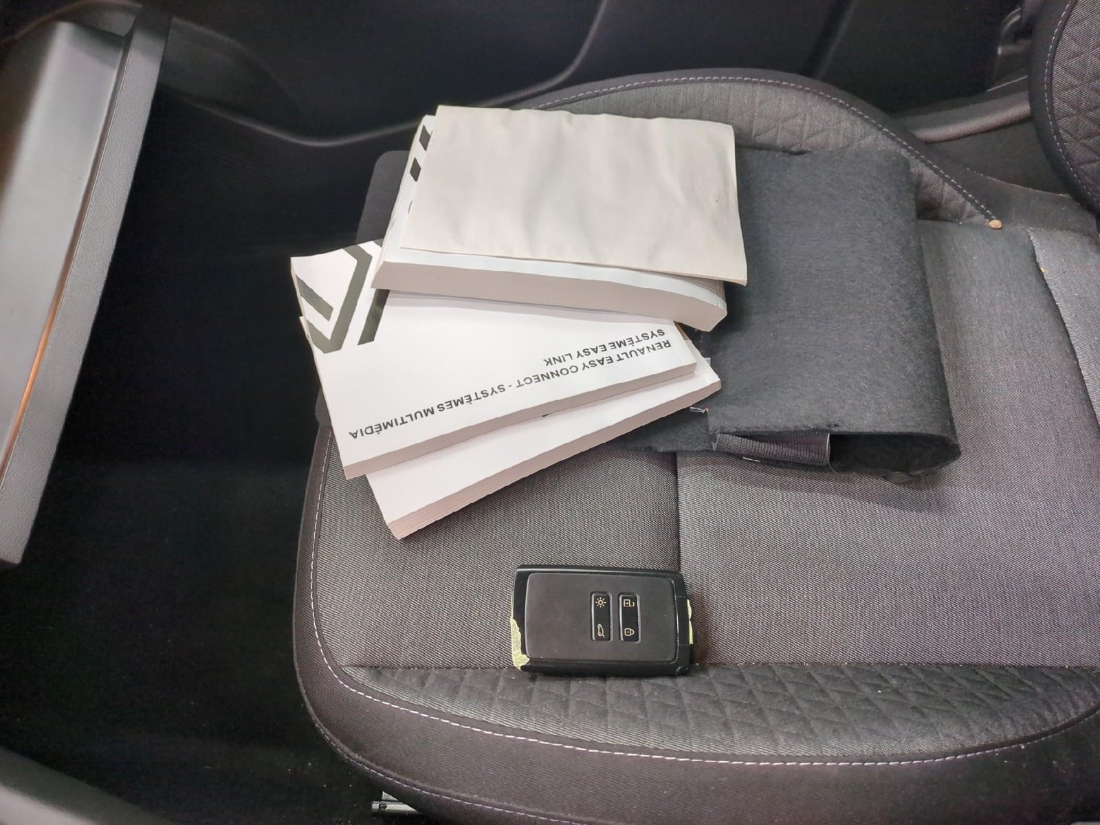 
								Renault Captur II Evolution 1.6 E-TECH Hybrid 145CV BVA6 E6d full									