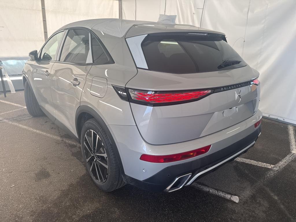 
								DS DS 7 SUV PLUG-IN AWD 300 ÉTOILE full									