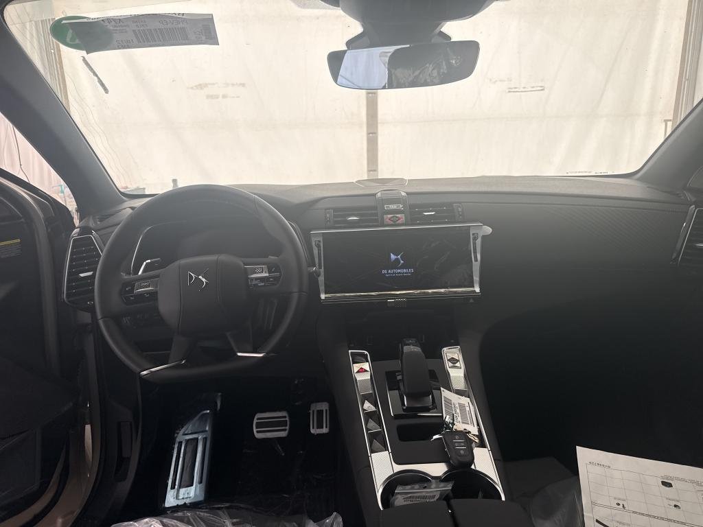 
								DS DS 7 SUV PLUG-IN AWD 300 ÉTOILE full									