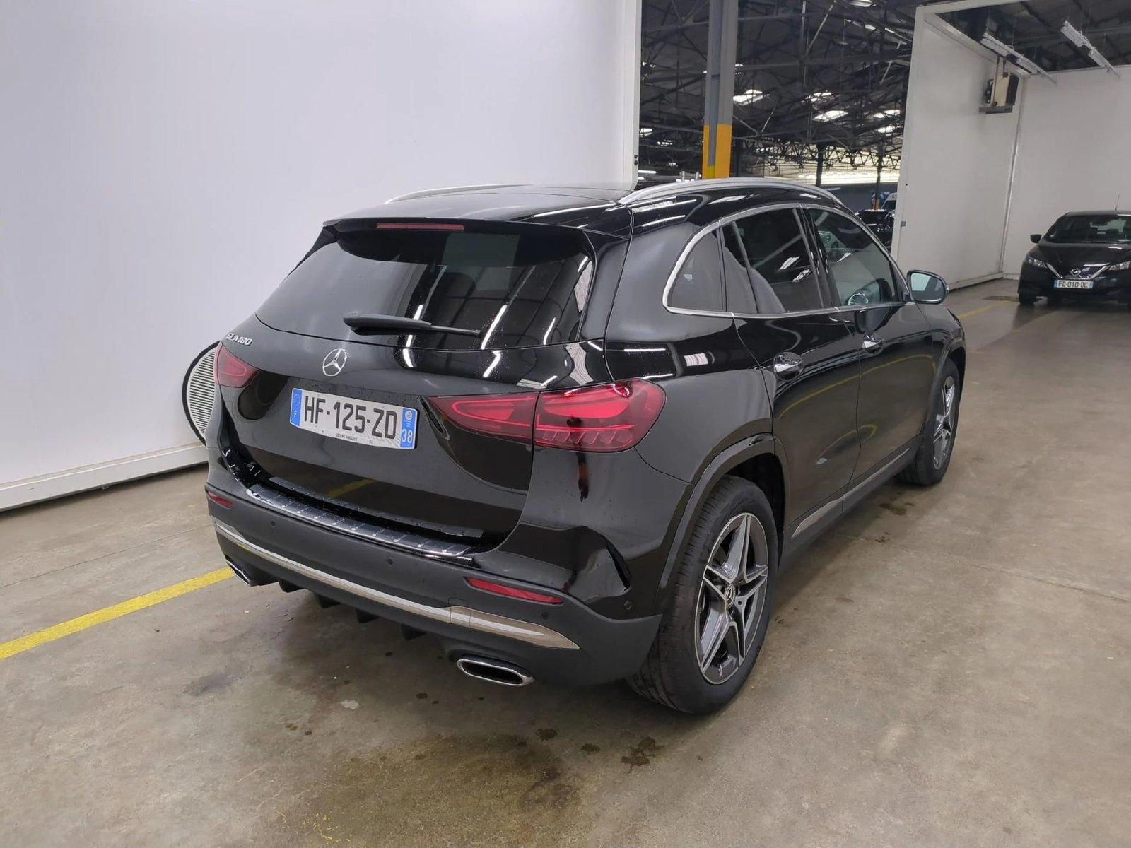 
								Mercedes-Benz GLA 180 d AMG Line DCT  full									