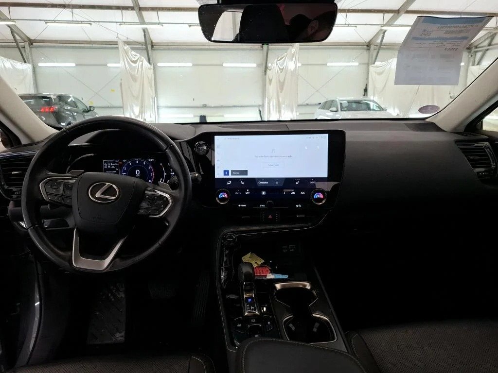 
								Lexus NX SUV 350H 2WD Pack Business full									