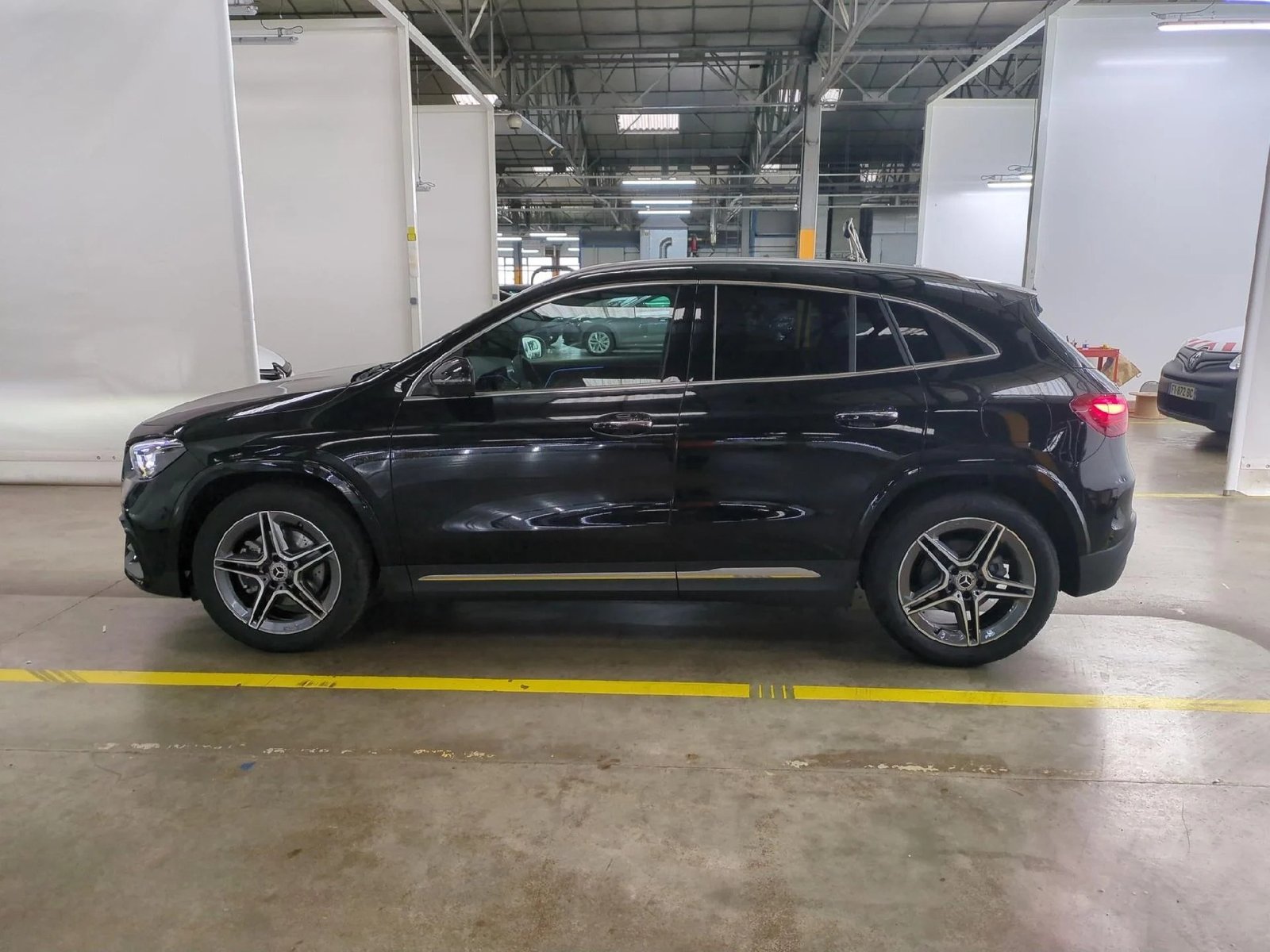 
								Mercedes-Benz GLA 180 d AMG Line DCT  full									