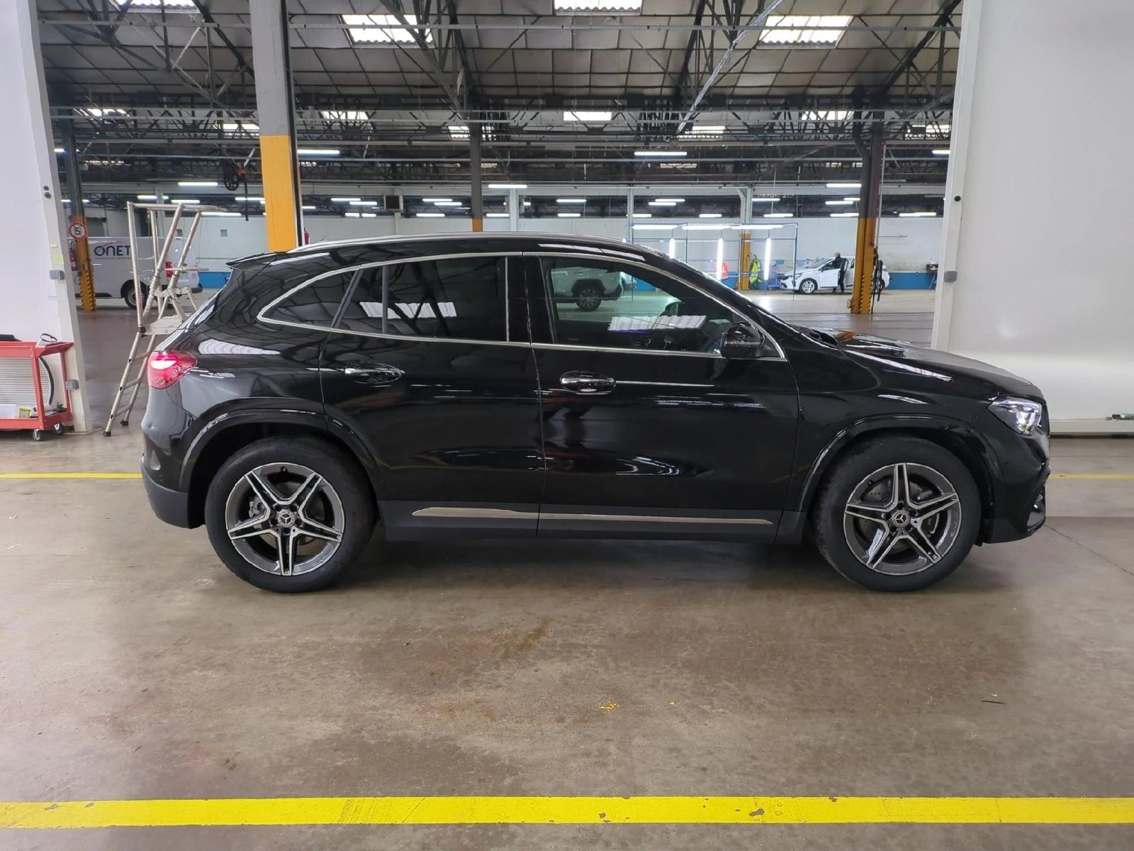 
								Mercedes-Benz GLA 180 d AMG Line DCT  full									