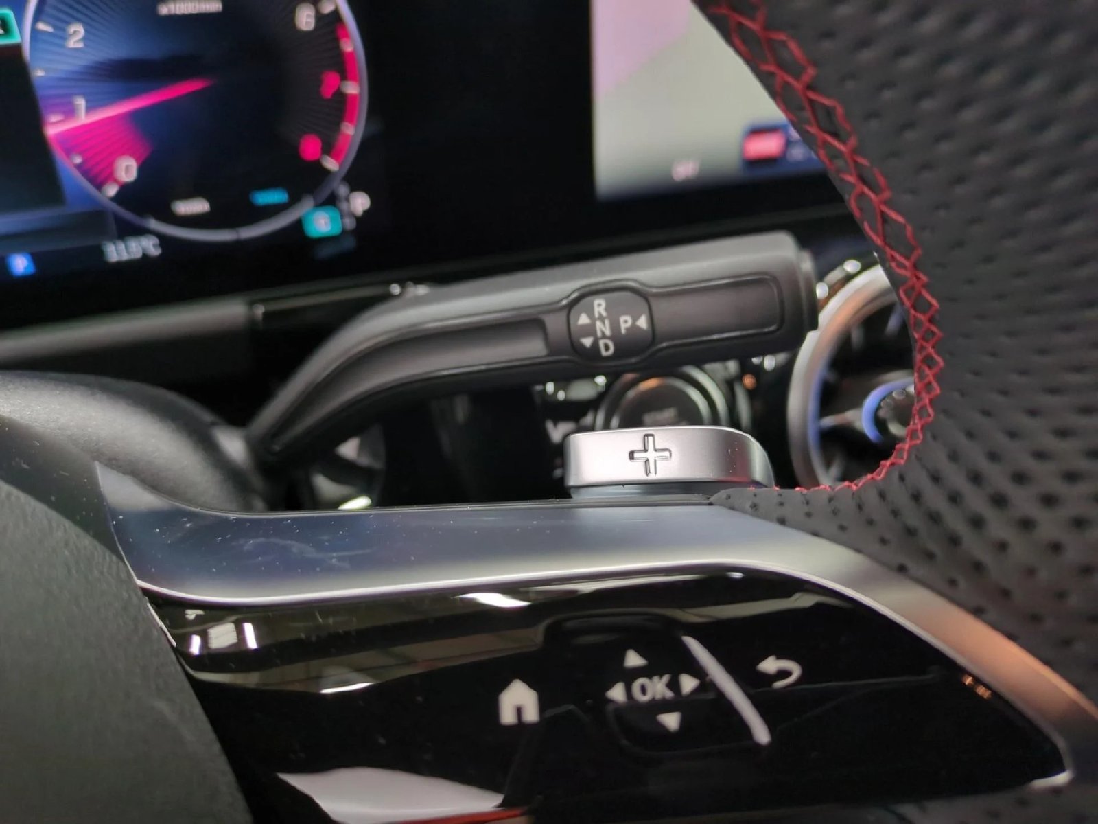 
								Mercedes-Benz GLA 180 d AMG Line DCT  full									