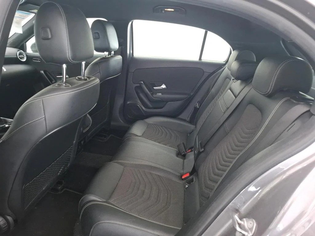 
								Mercedes-Benz Classe A 180 d Business Line full									