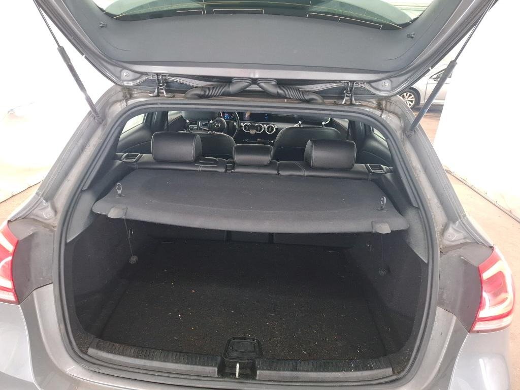 
								Mercedes-Benz Classe A 180 d Business Line full									