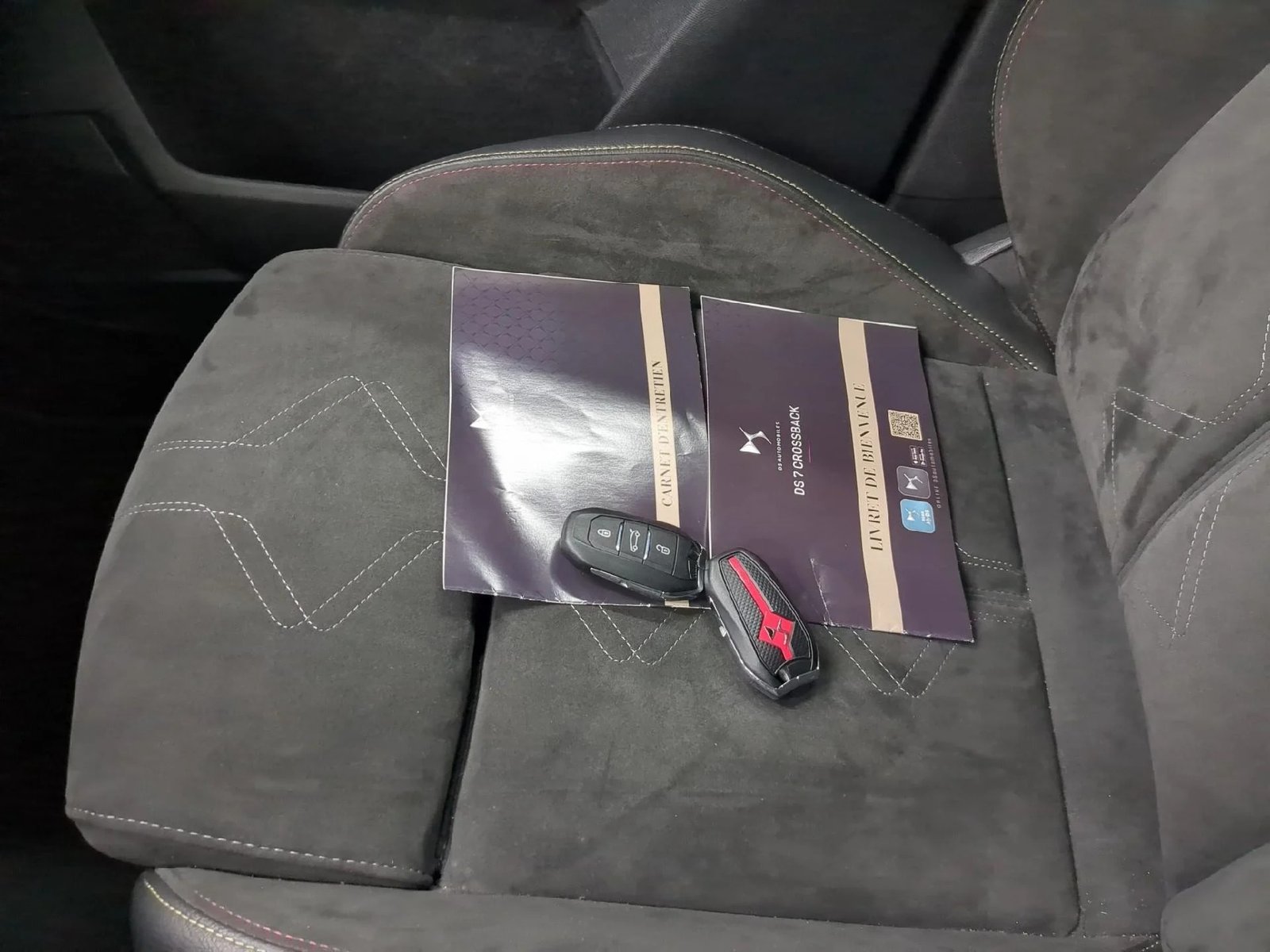 
								DS Automobiles DS 7 Crossback SUV E-TENSE 225 PERFORMANCE Line + full									