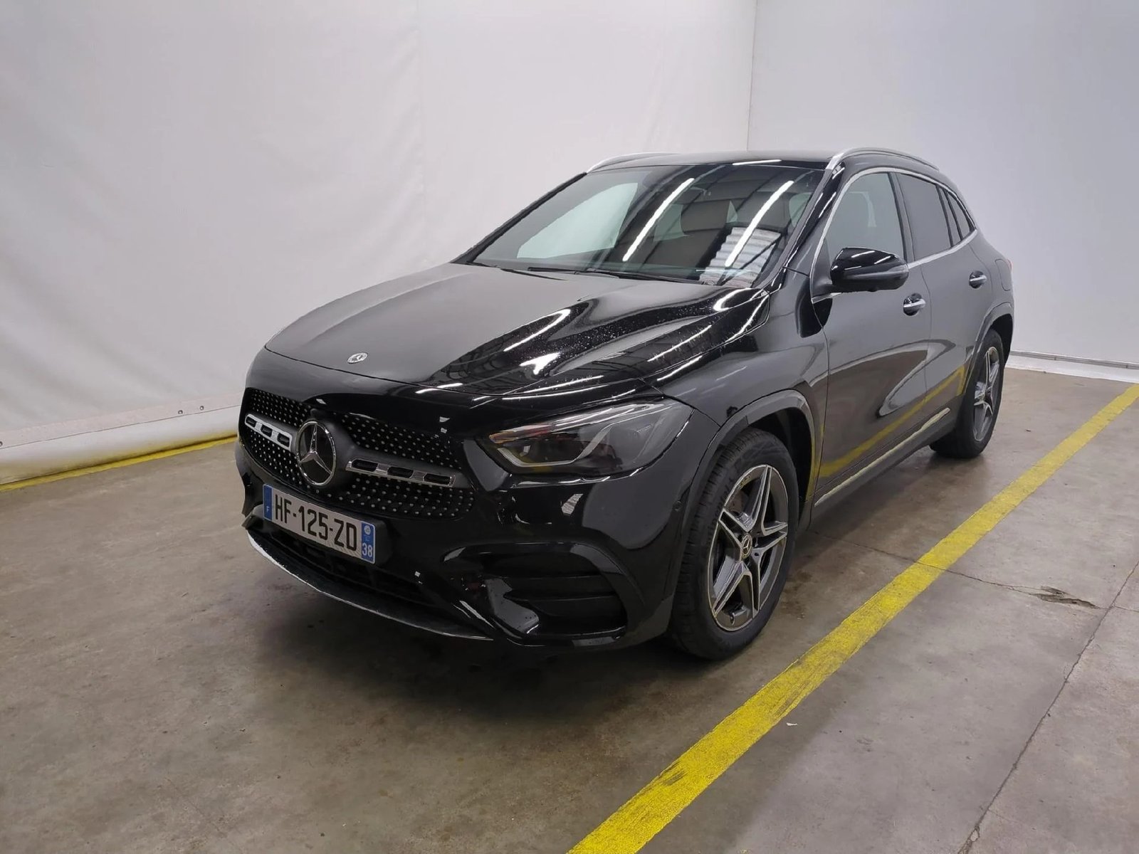 
								Mercedes-Benz GLA 180 d AMG Line DCT  full									