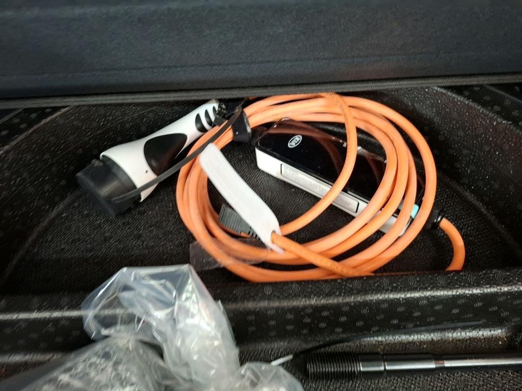 
								Kia Niro e-Niro Design 64kWh BVA full									