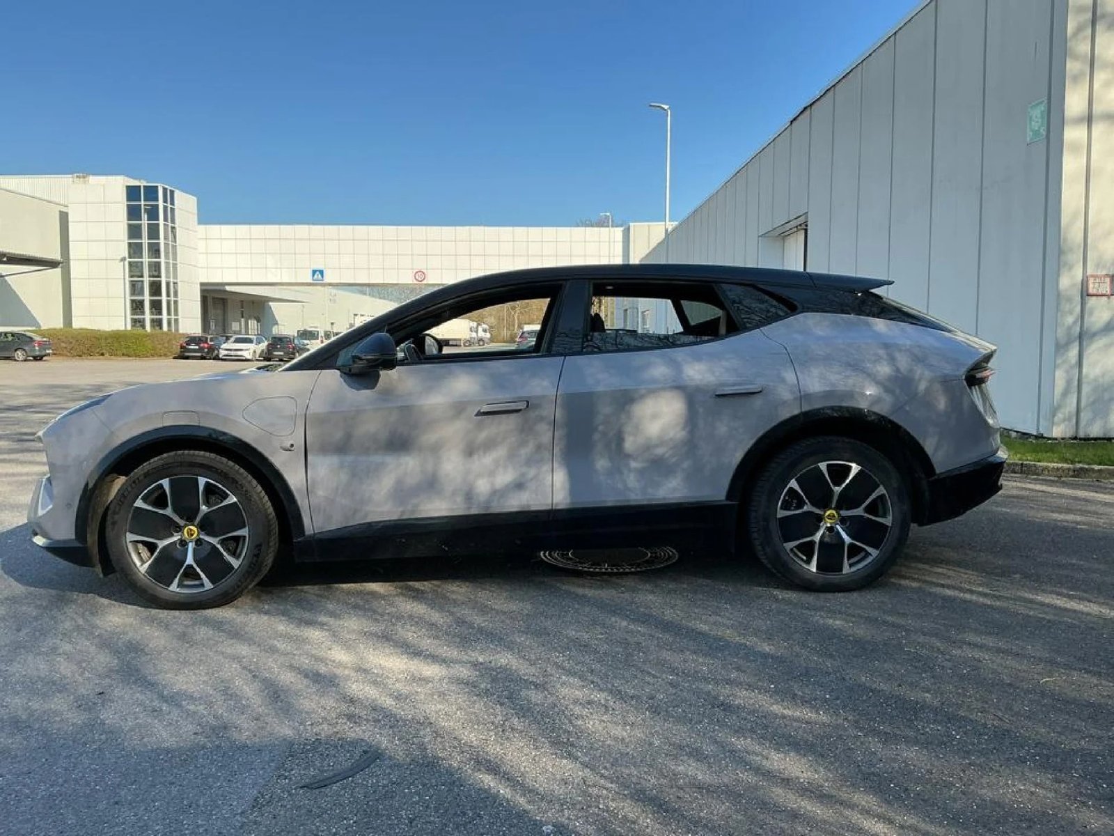 
								Lotus Eletre Elektro 612hp full									