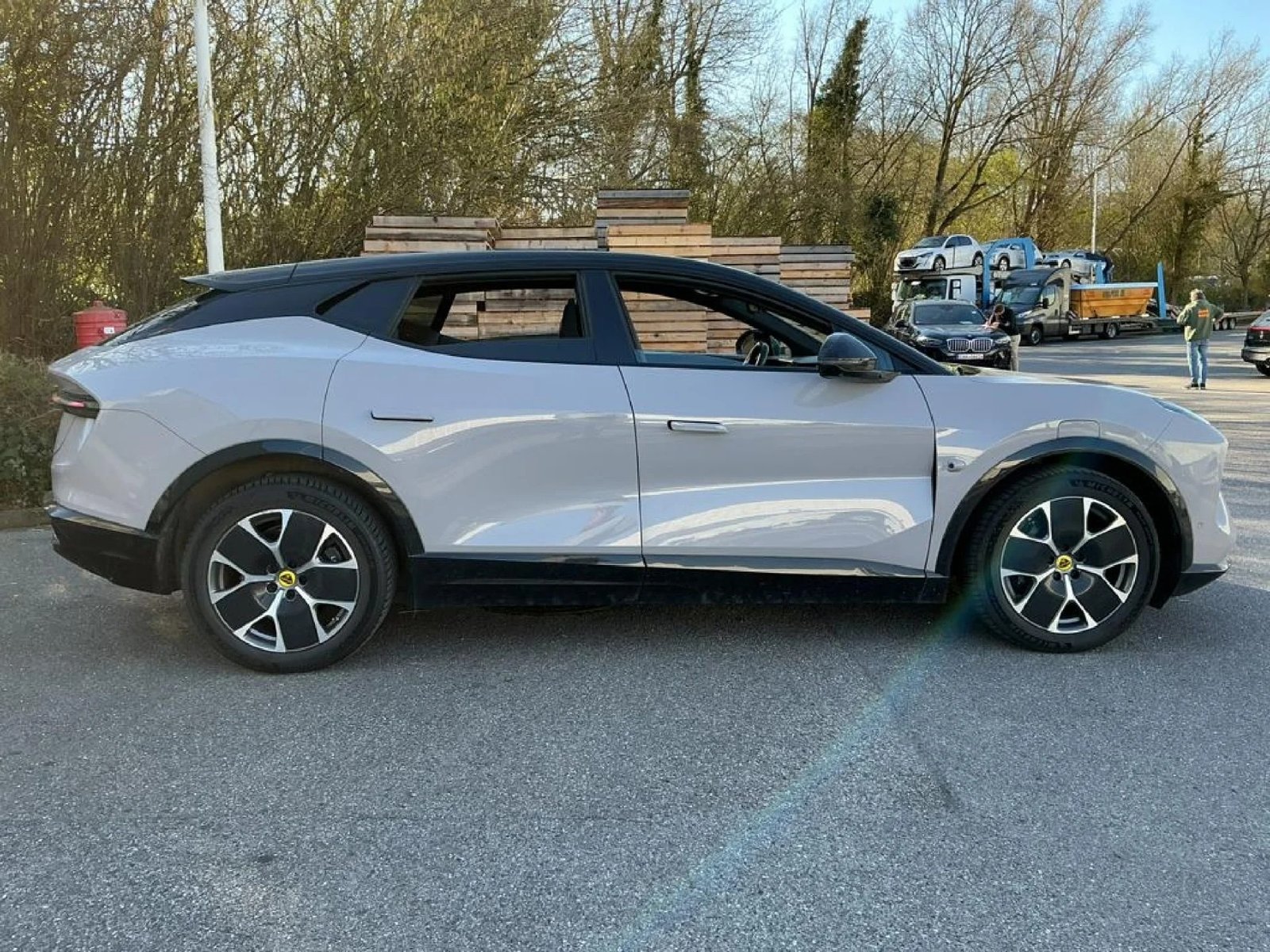 
								Lotus Eletre Elektro 612hp full									