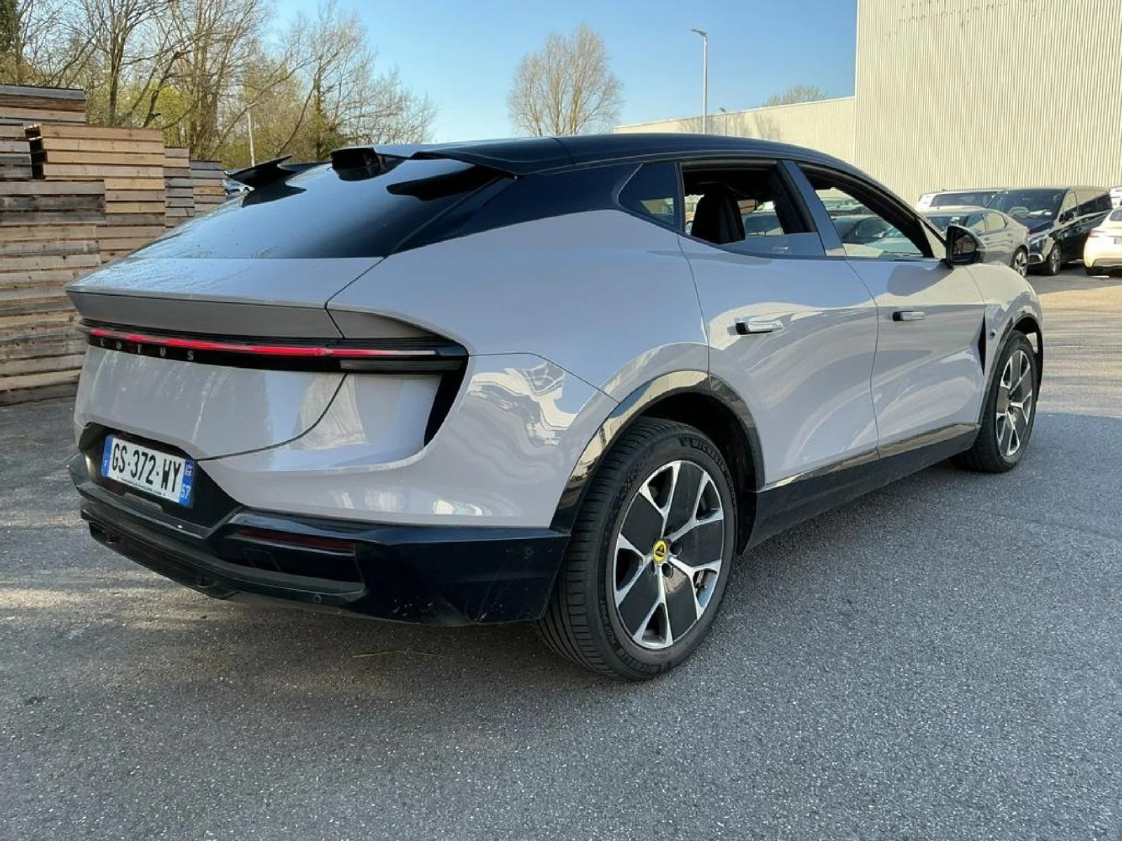 
								Lotus Eletre Elektro 612hp full									