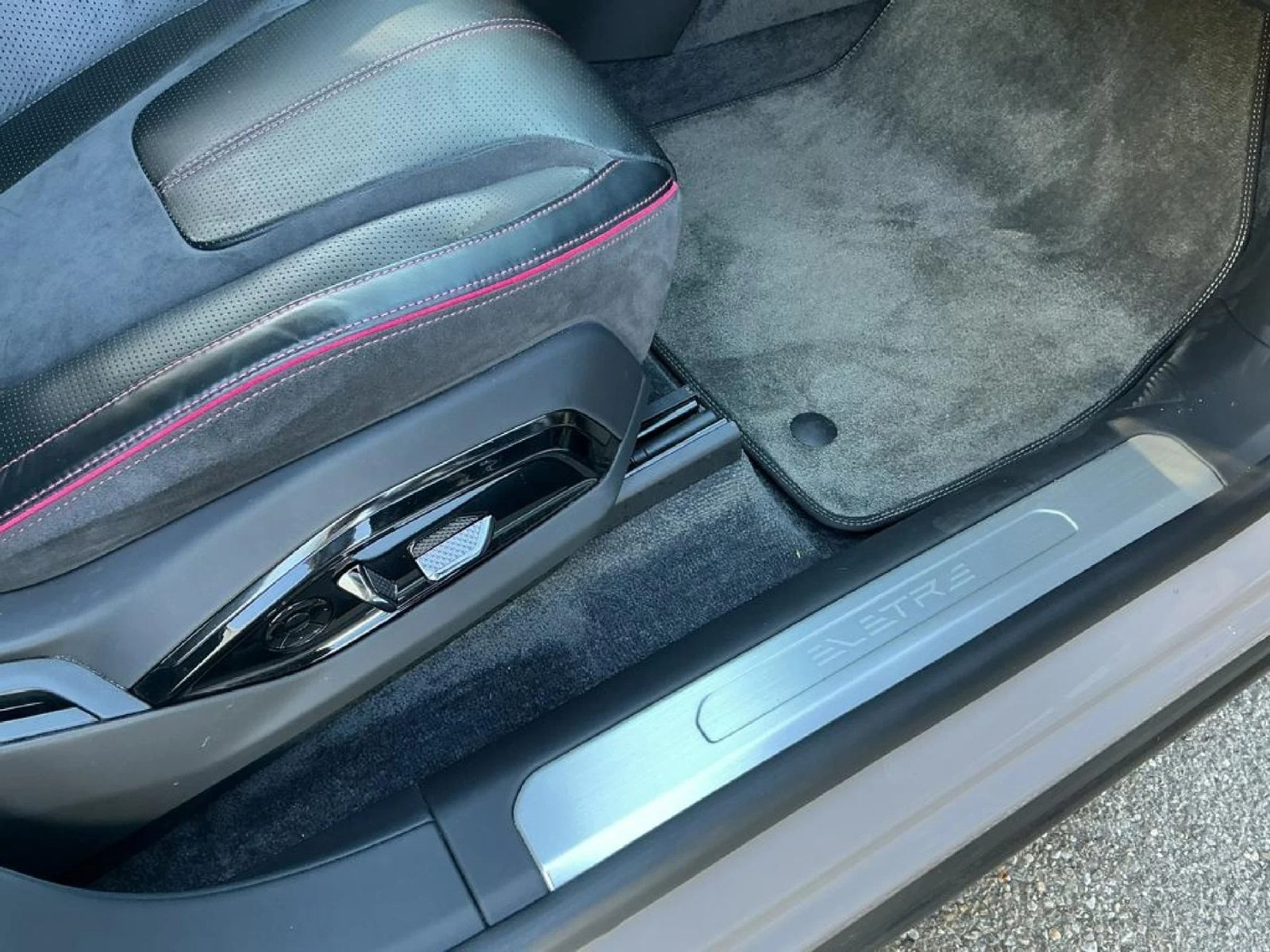 
								Lotus Eletre Elektro 612hp full									