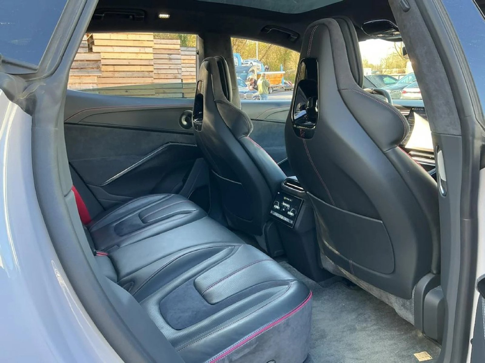 
								Lotus Eletre Elektro 612hp full									