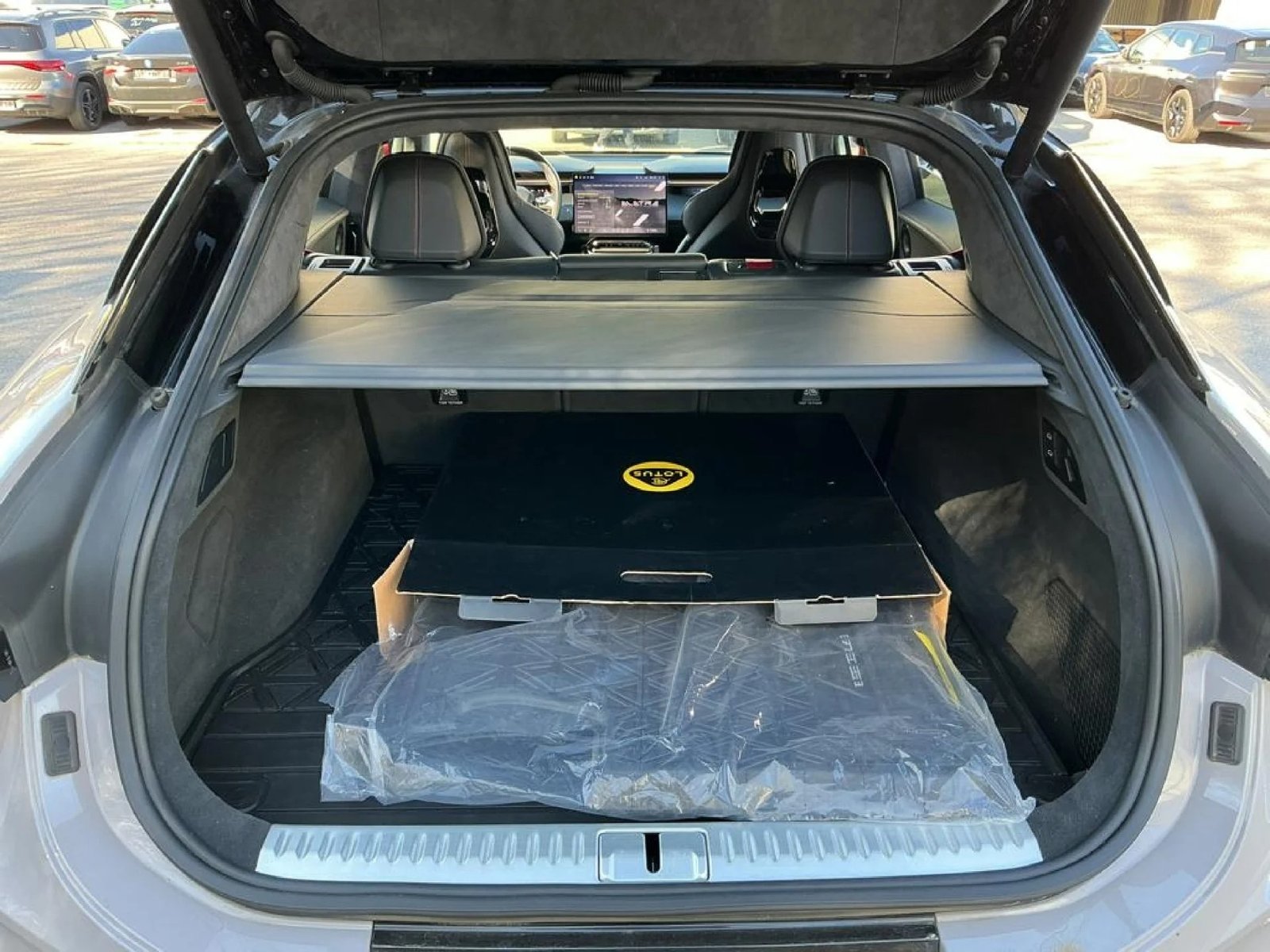 
								Lotus Eletre Elektro 612hp full									