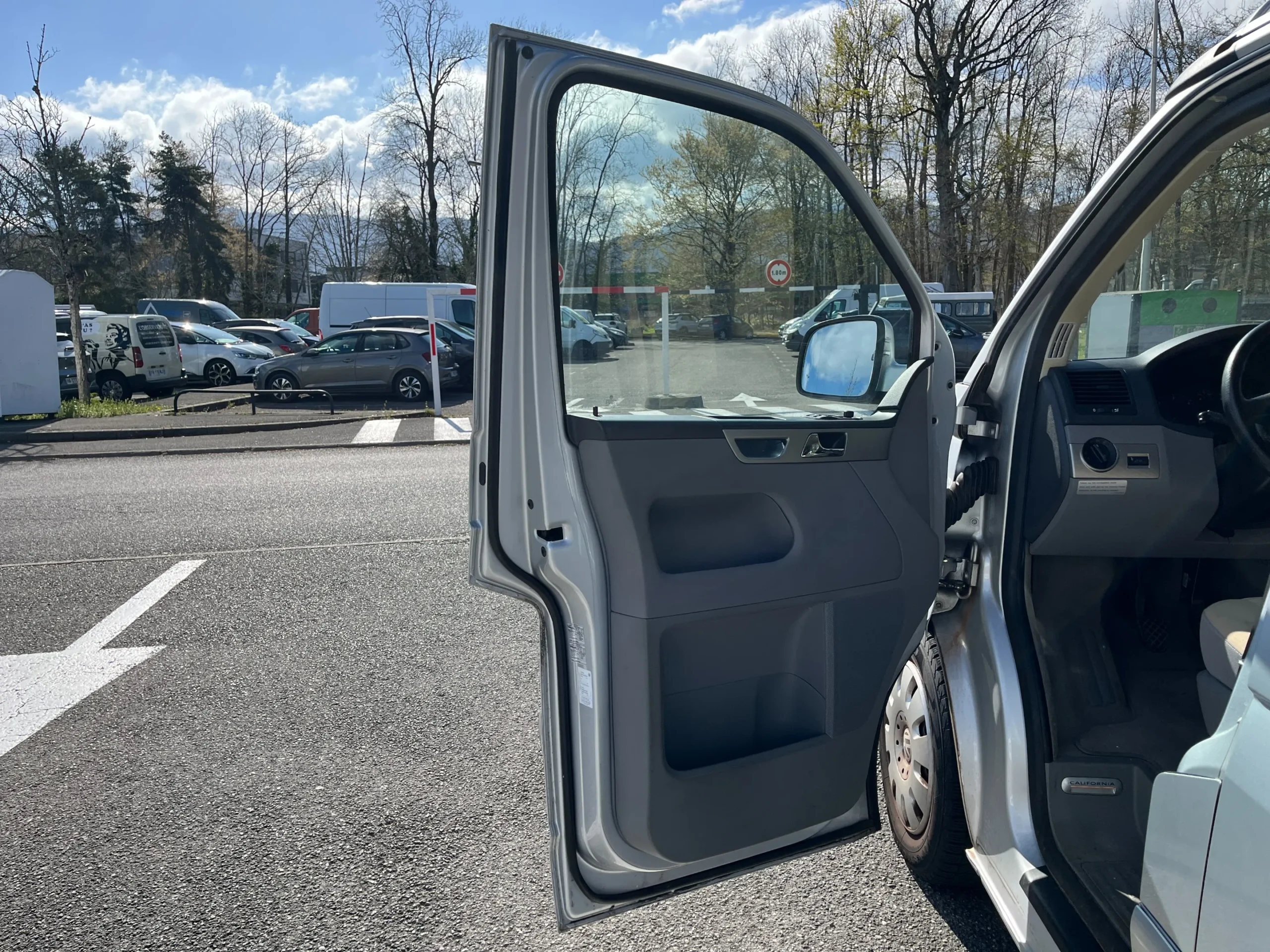 
								Volkswagen Transporter California T5 2.5 TDI 131 cv full									