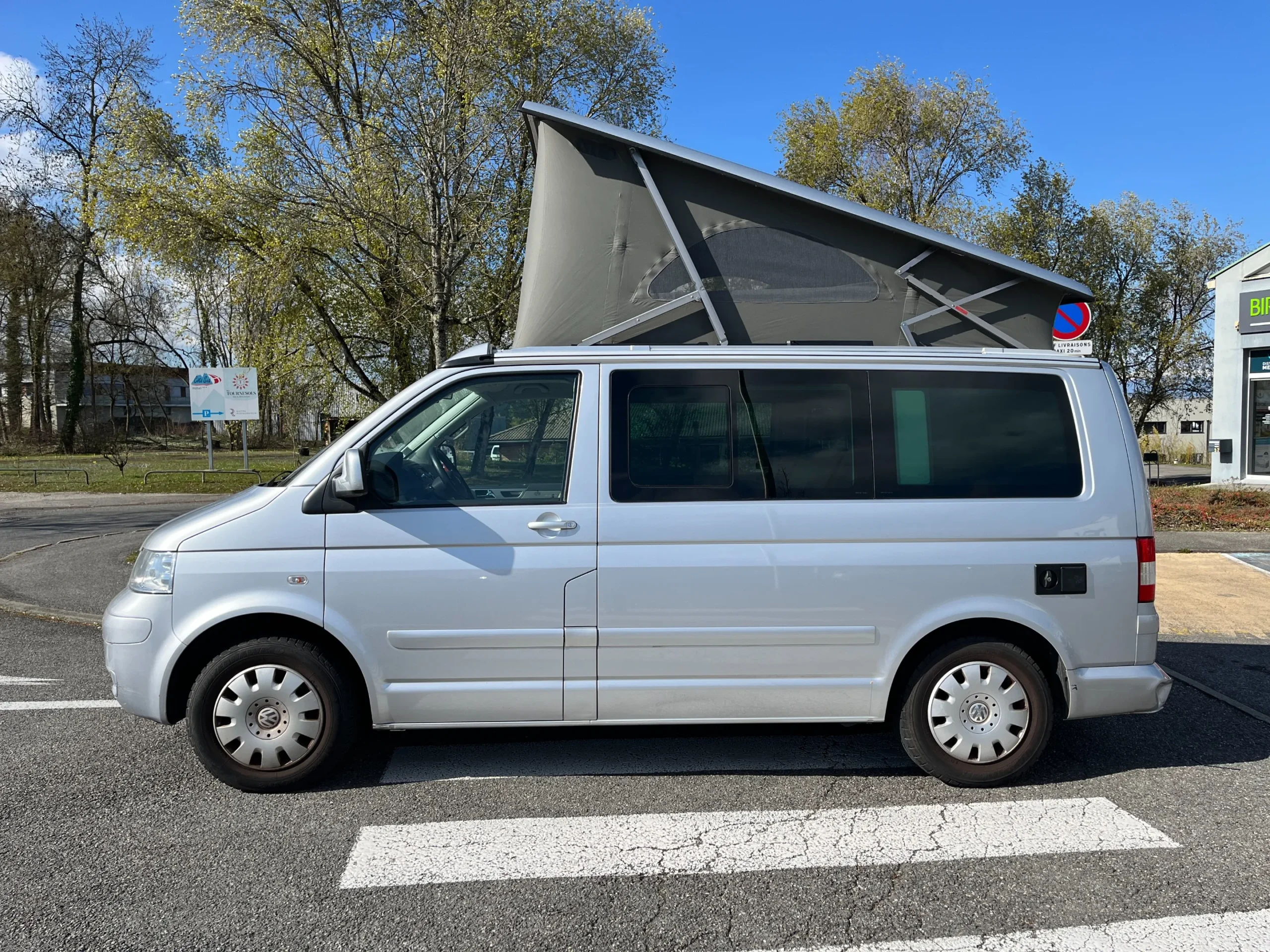 
								Volkswagen Transporter California T5 2.5 TDI 131 cv full									