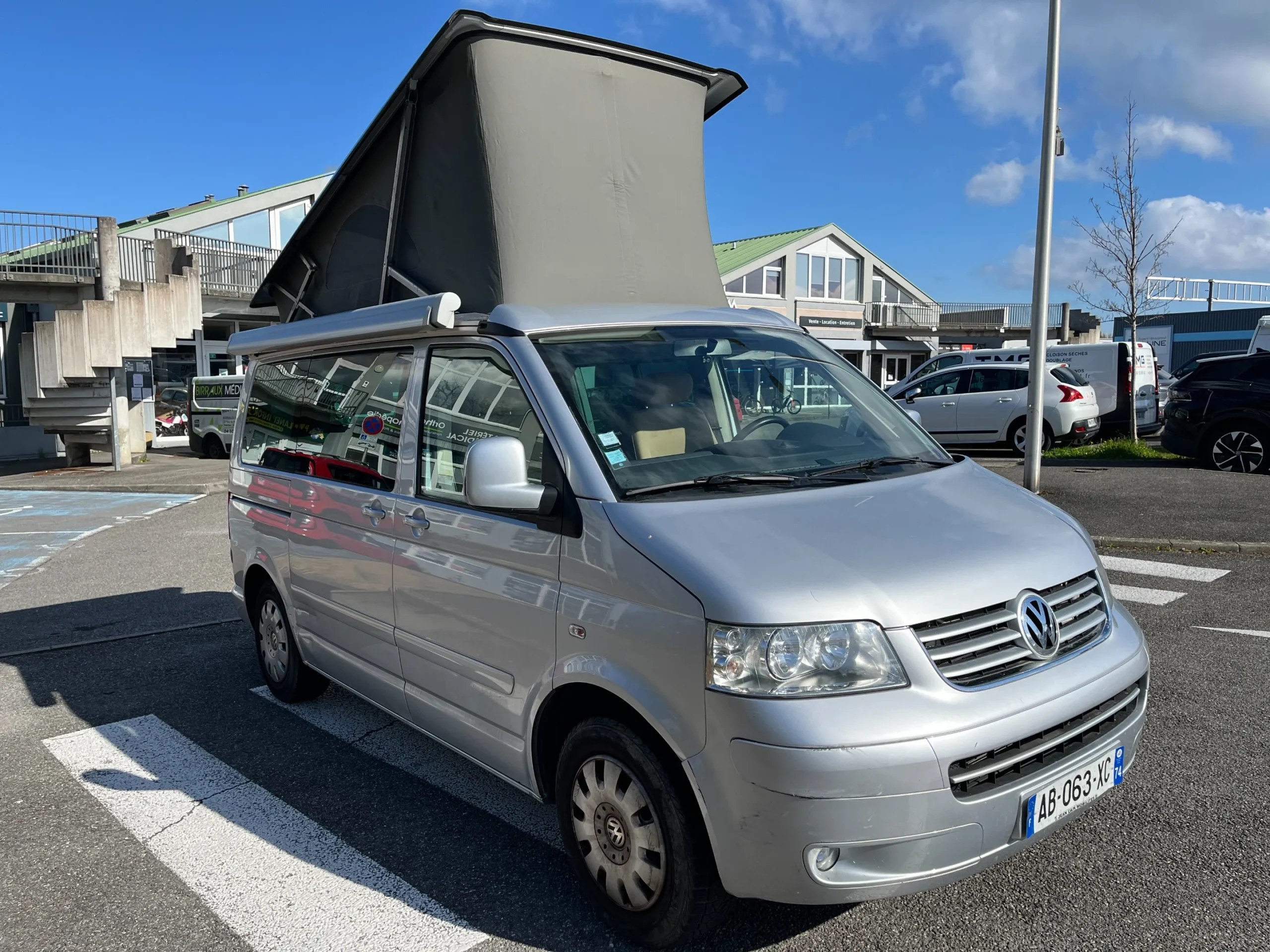 
								Volkswagen Transporter California T5 2.5 TDI 131 cv full									