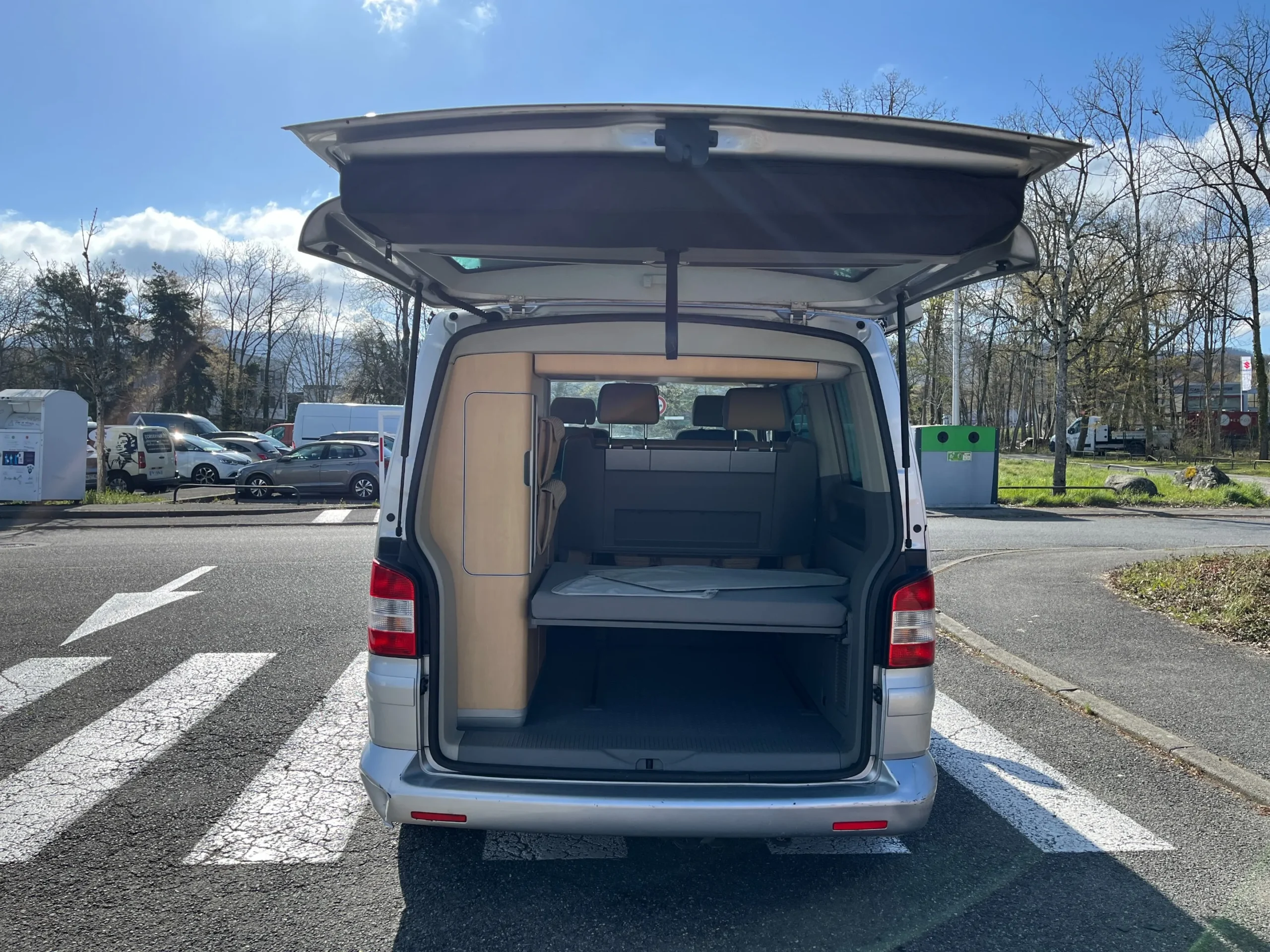 
								Volkswagen Transporter California T5 2.5 TDI 131 cv full									