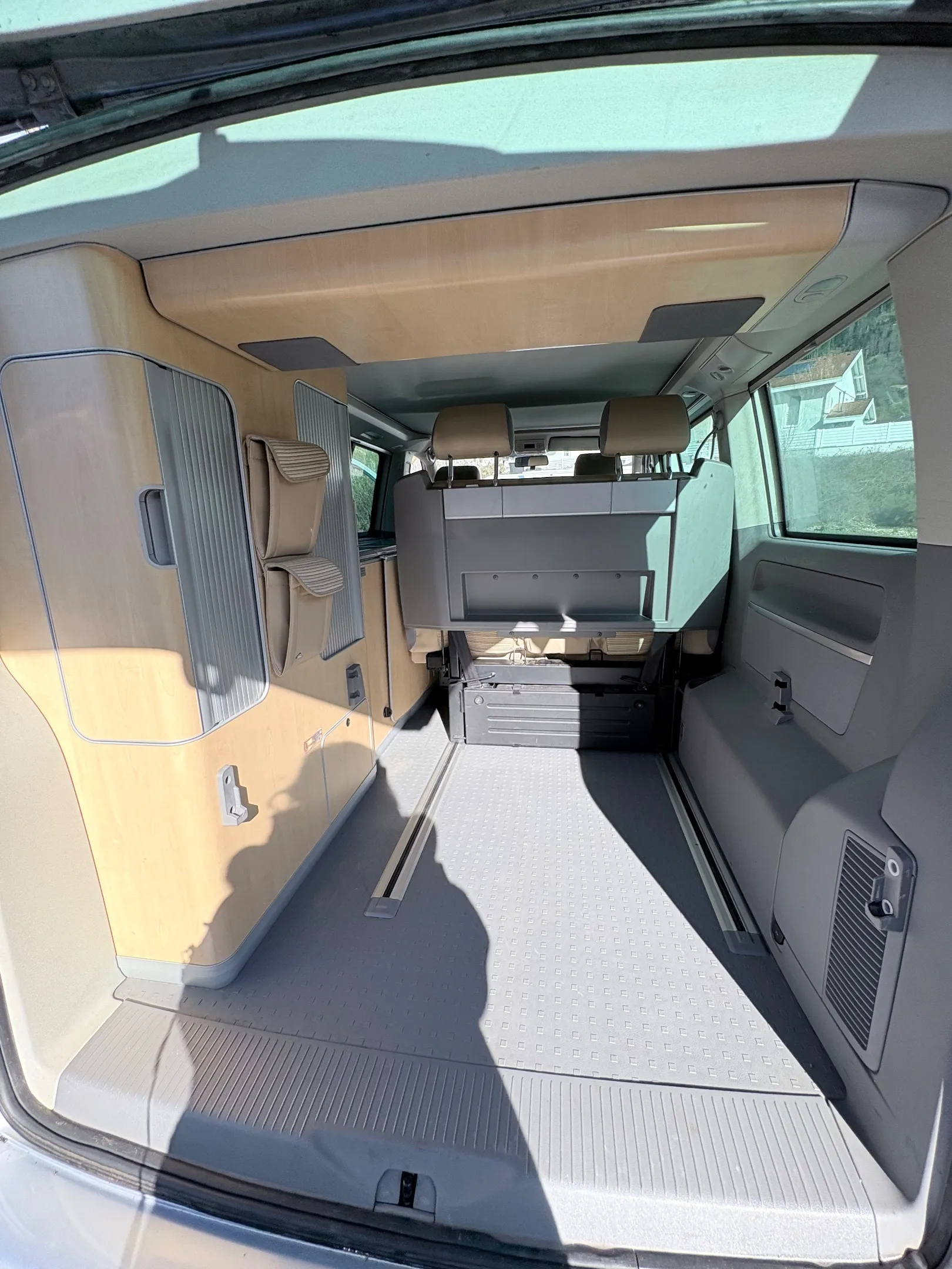 
								Volkswagen Transporter California T5 2.5 TDI 131 cv full									