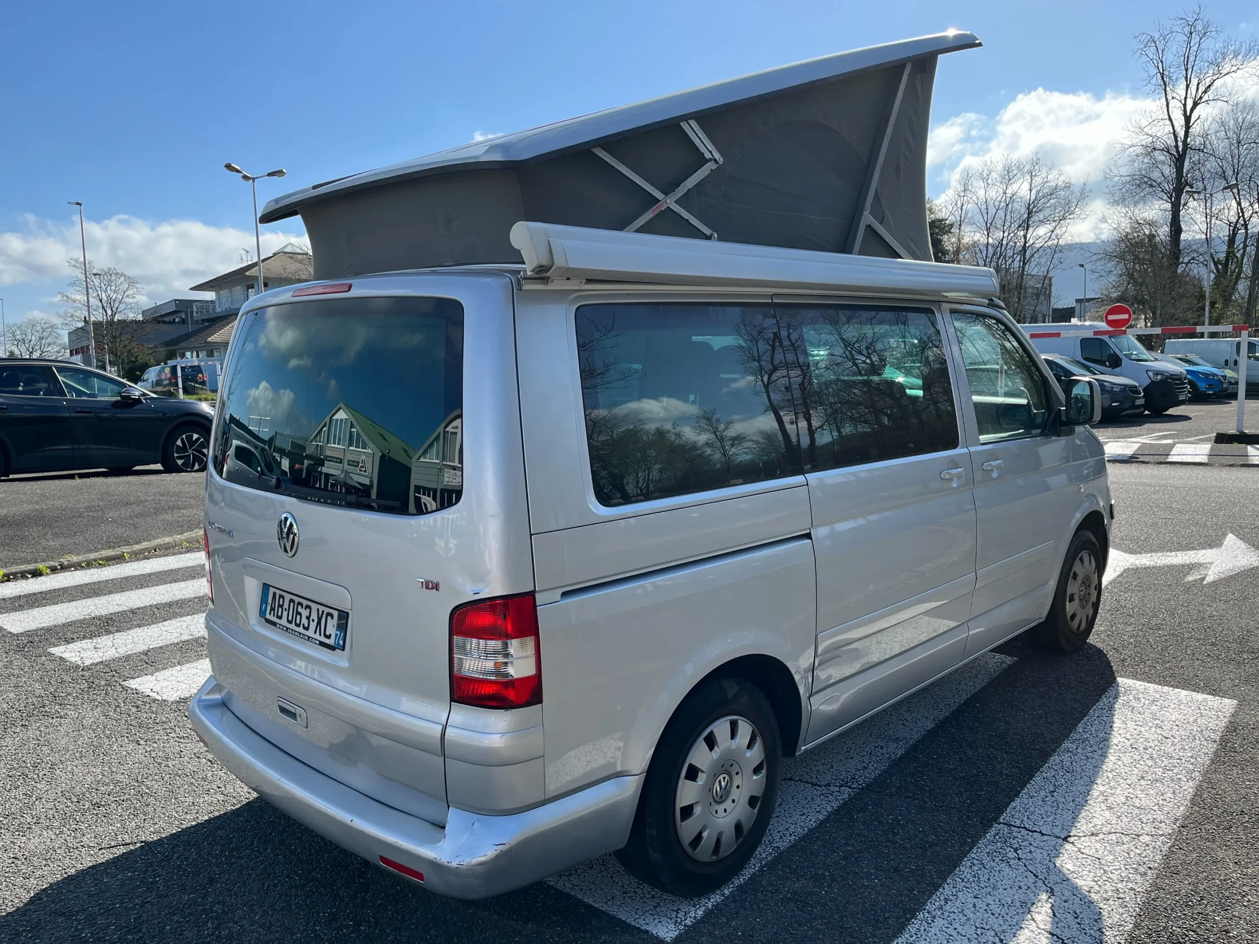 
								Volkswagen Transporter California T5 2.5 TDI 131 cv full									