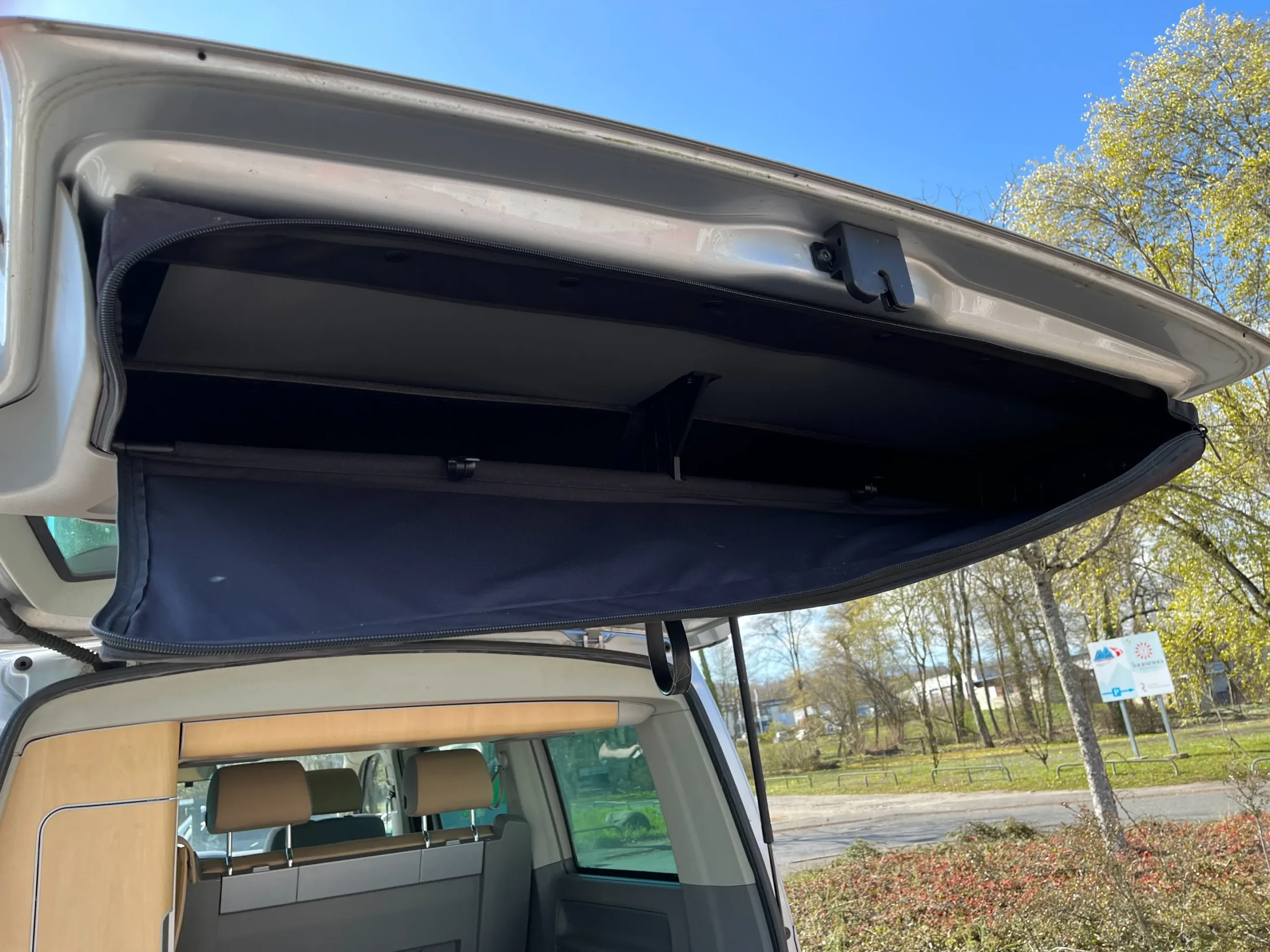 
								Volkswagen Transporter California T5 2.5 TDI 131 cv full									