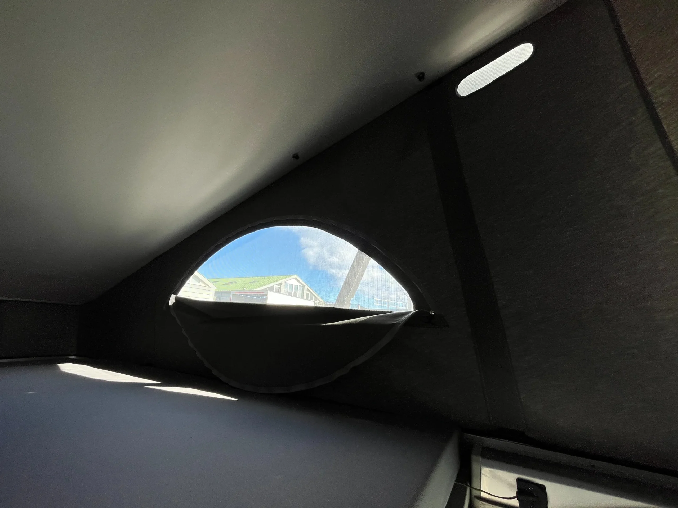 
								Volkswagen Transporter California T5 2.5 TDI 131 cv full									