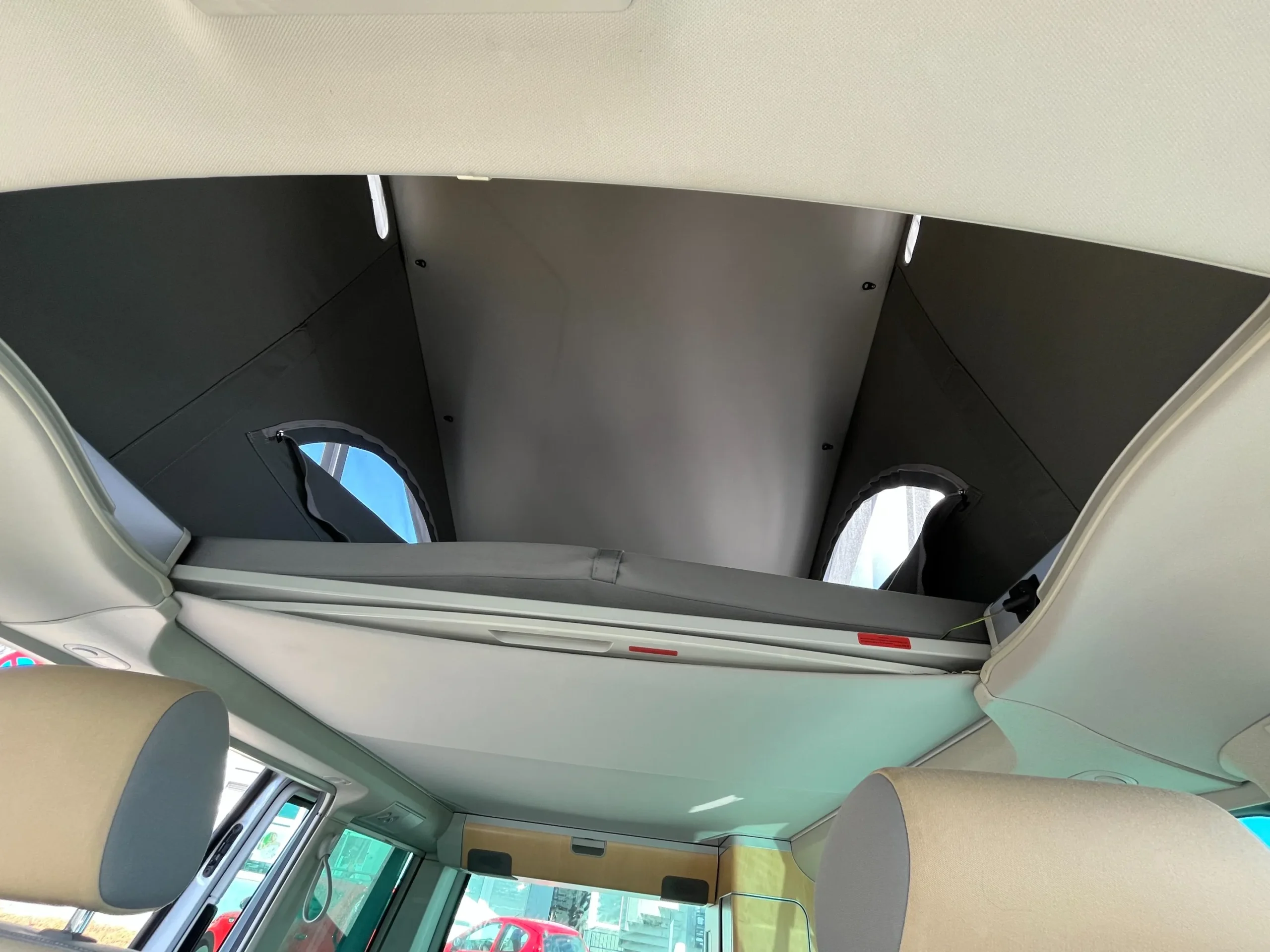 
								Volkswagen Transporter California T5 2.5 TDI 131 cv full									