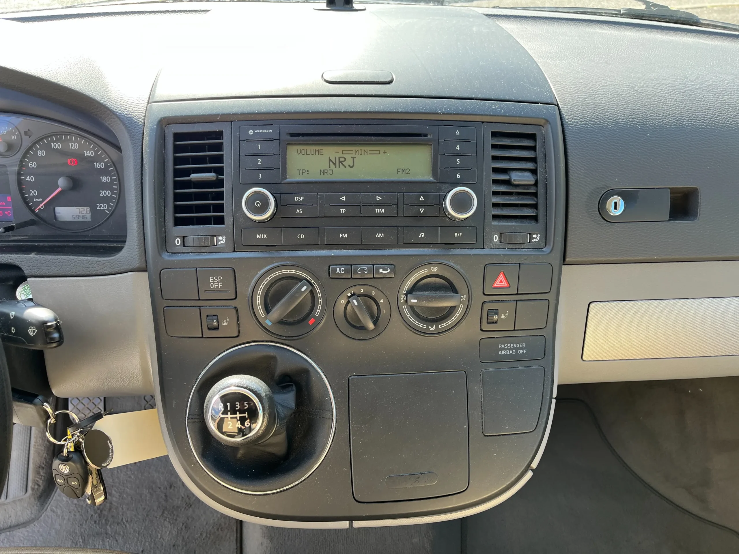 
								Volkswagen Transporter California T5 2.5 TDI 131 cv full									