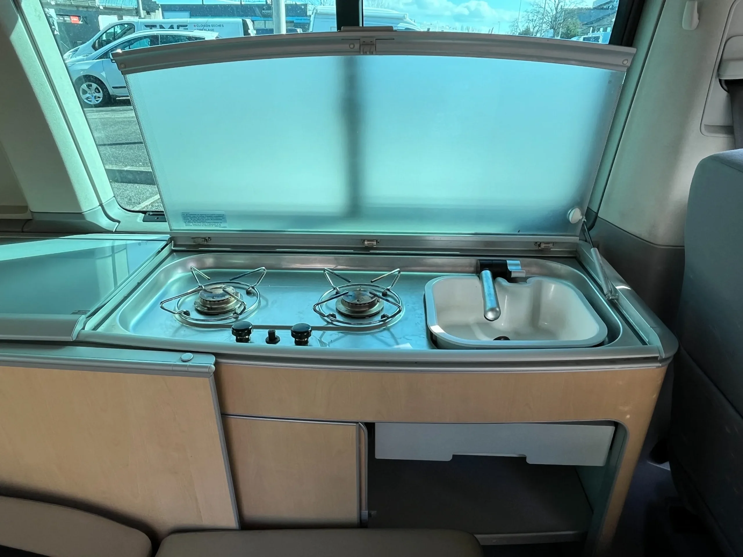 
								Volkswagen Transporter California T5 2.5 TDI 131 cv full									