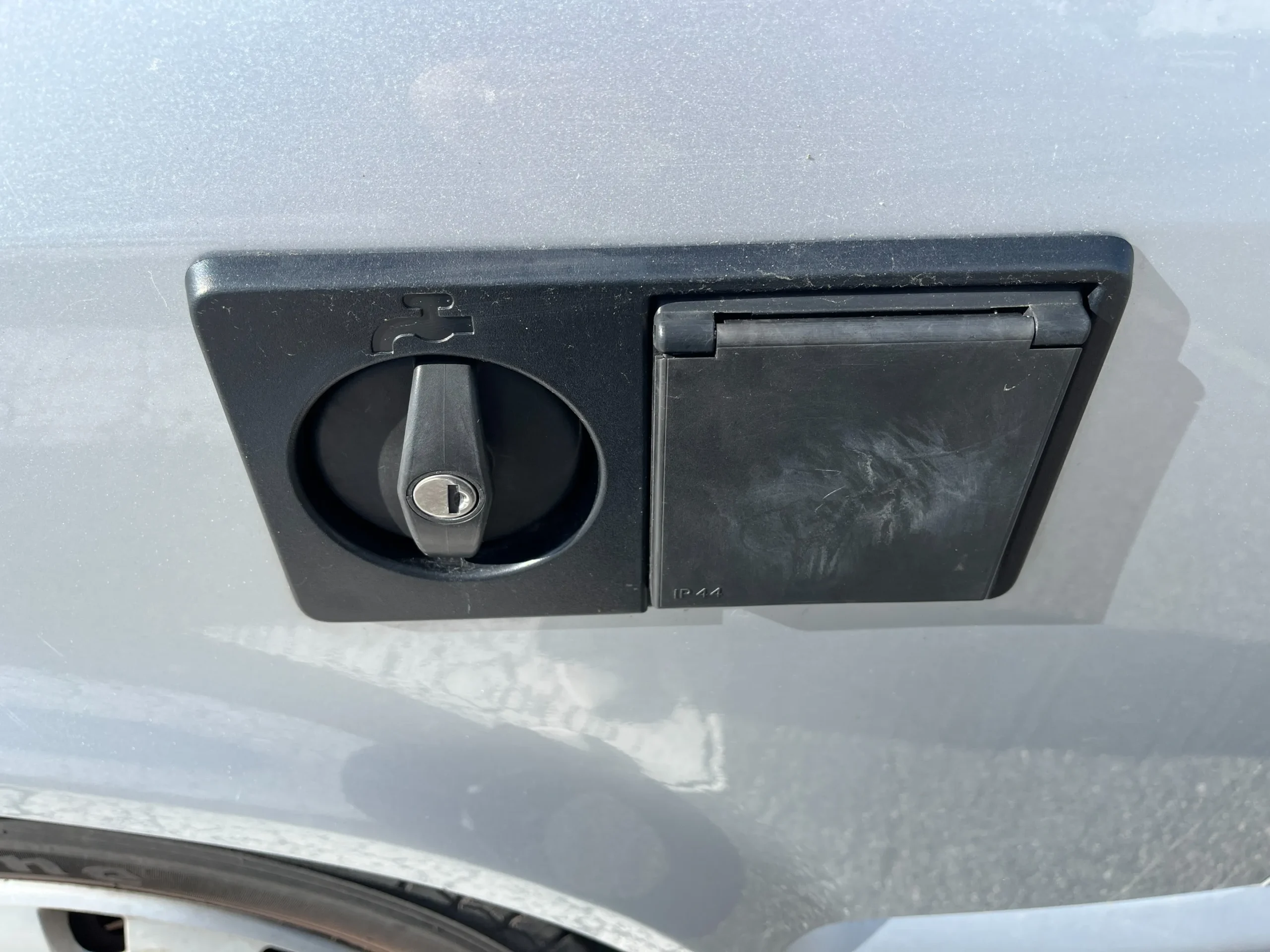 
								Volkswagen Transporter California T5 2.5 TDI 131 cv full									