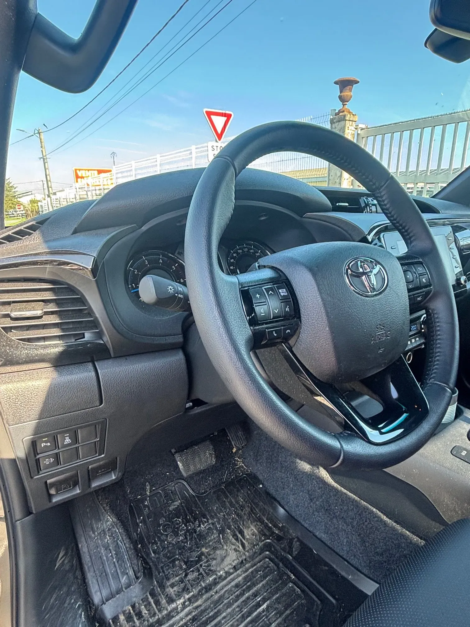 
								TOYOTA HILUX PH2 2,8 D4D CABINE DOUBLE 204 CV full									