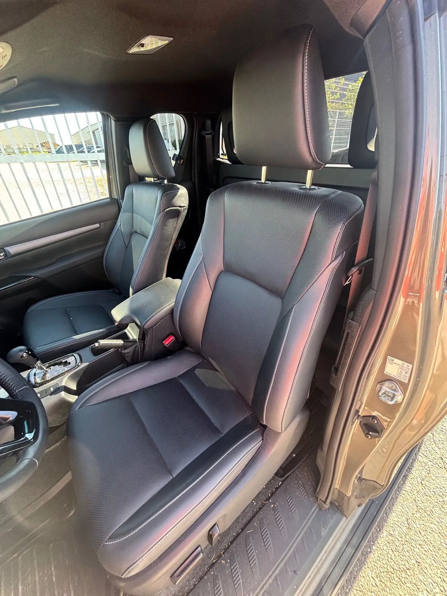 
								TOYOTA HILUX PH2 2,8 D4D CABINE DOUBLE 204 CV full									