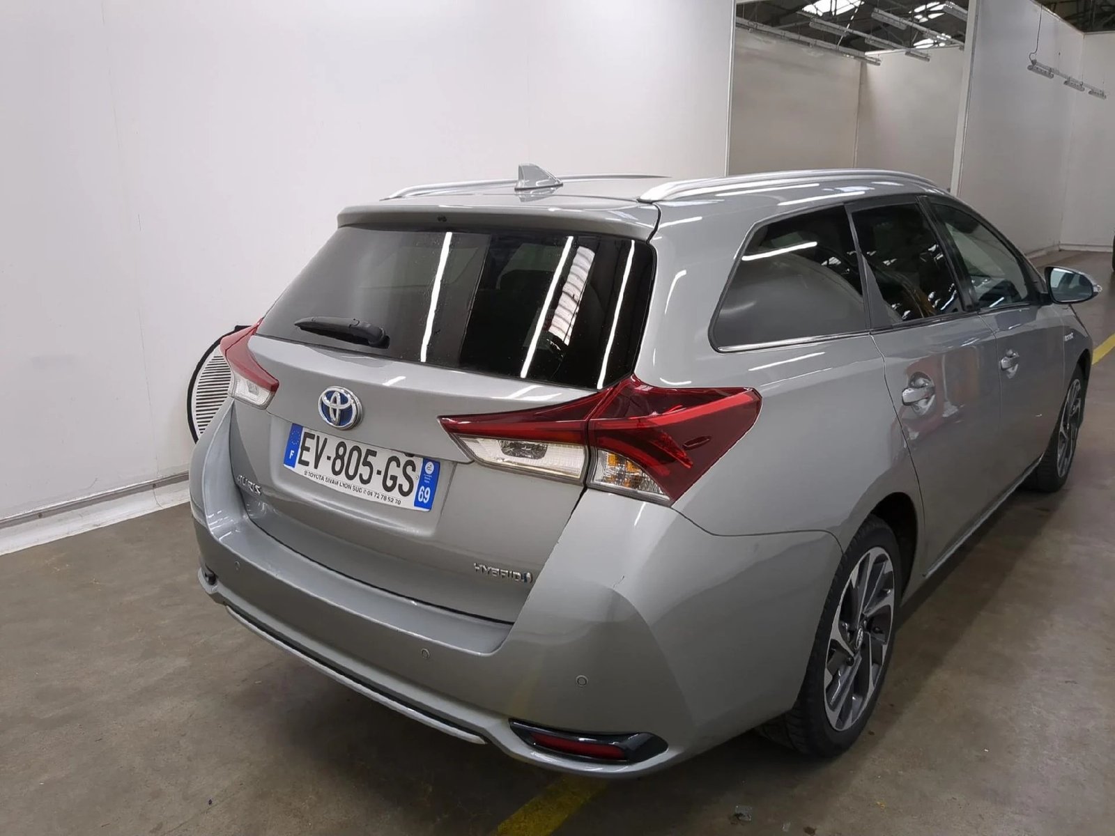 
								Toyota Auris Touring Sports 1.8 HYBRID 136 full									
