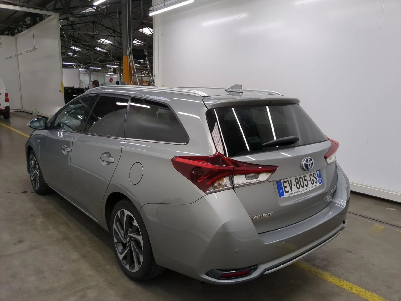 
								Toyota Auris Touring Sports 1.8 HYBRID 136 full									