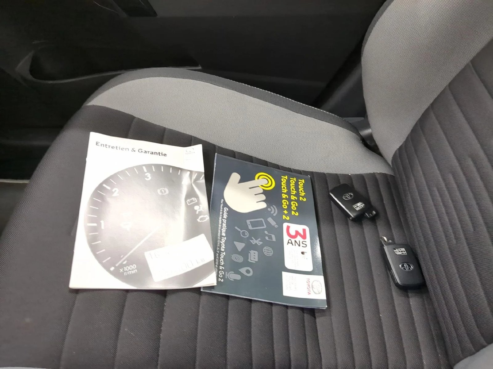 
								Toyota Auris Touring Sports 1.8 HYBRID 136 full									