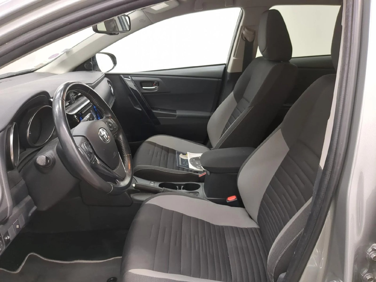 
								Toyota Auris Touring Sports 1.8 HYBRID 136 full									