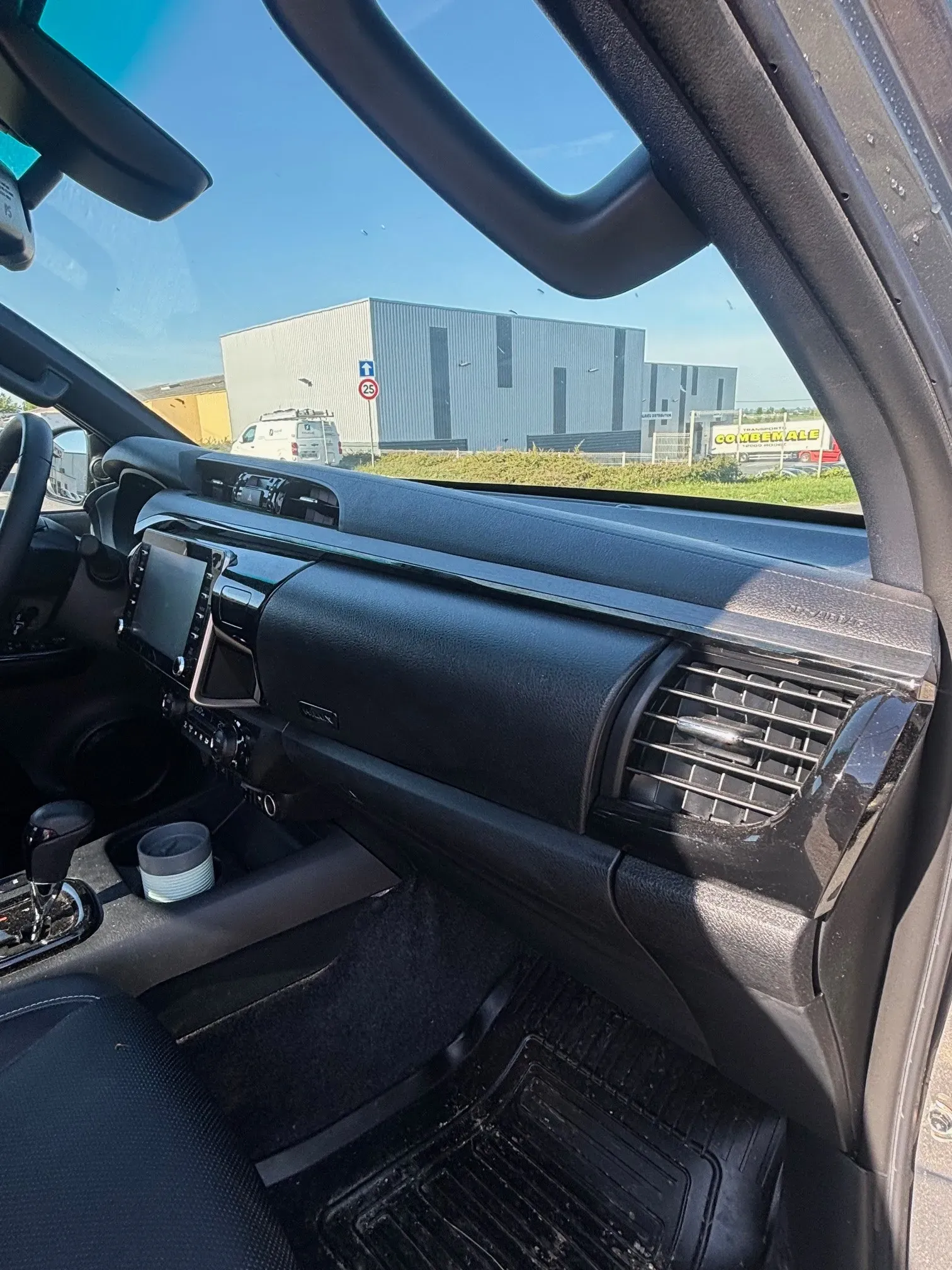 
								TOYOTA HILUX PH2 2,8 D4D CABINE DOUBLE 204 CV full									
