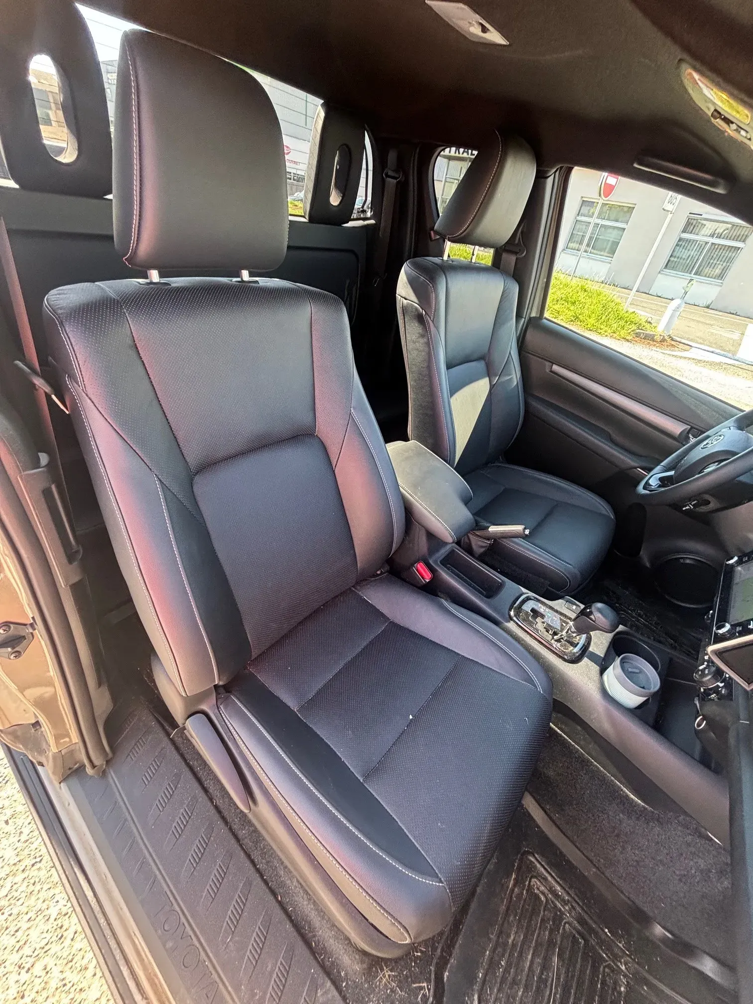 
								TOYOTA HILUX PH2 2,8 D4D CABINE DOUBLE 204 CV full									